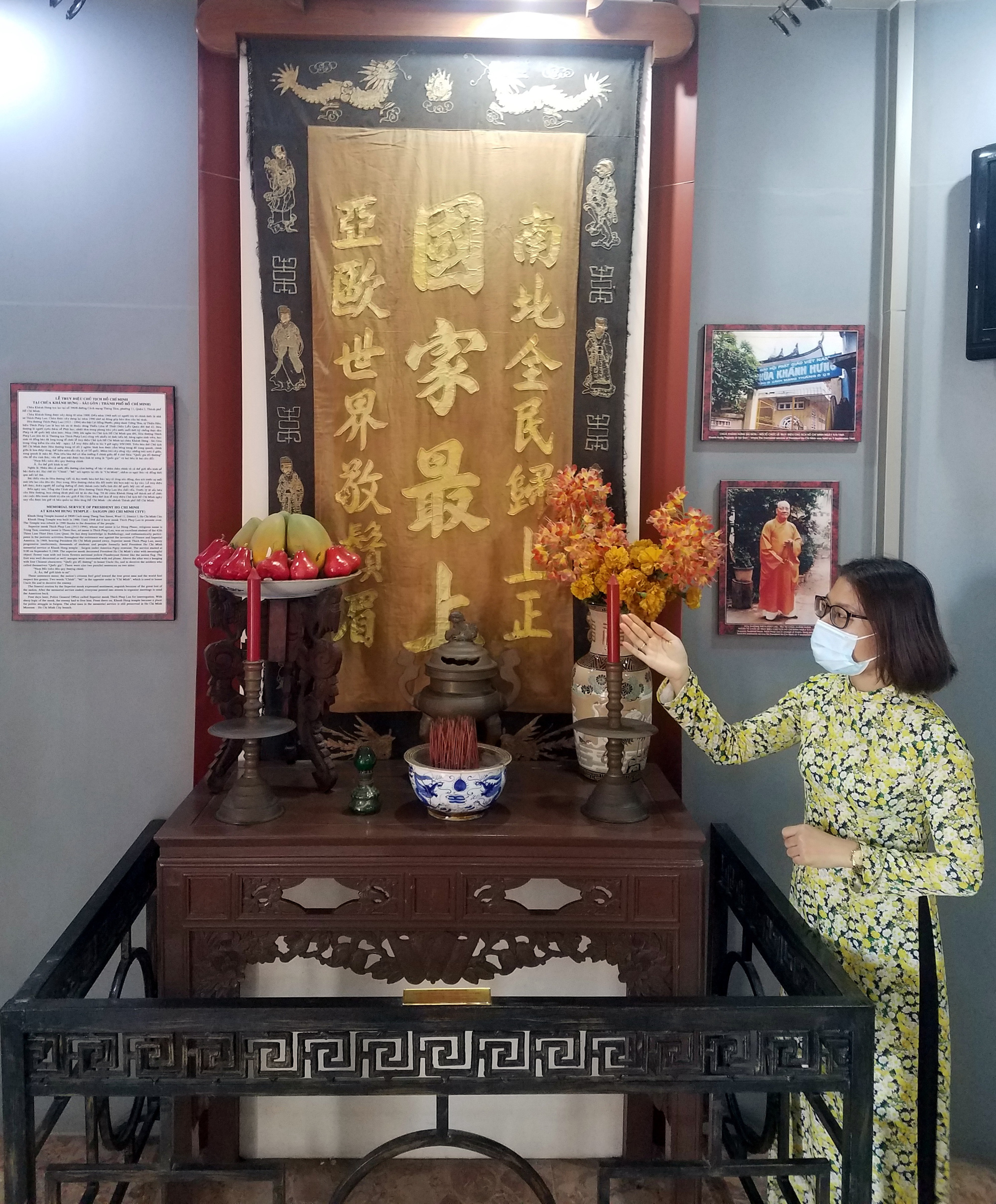 Bàn Thờ Bác Hồ Và Câu đối Của Nhà Sư Tuổi Trẻ Online 
