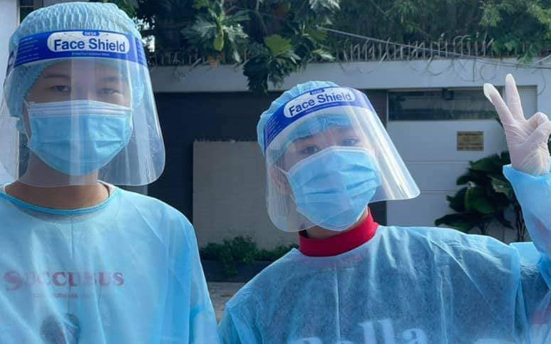 Hoa hậu Hoàn vũ nhí thế giới Bella Vũ và bạn bè với kho quà
