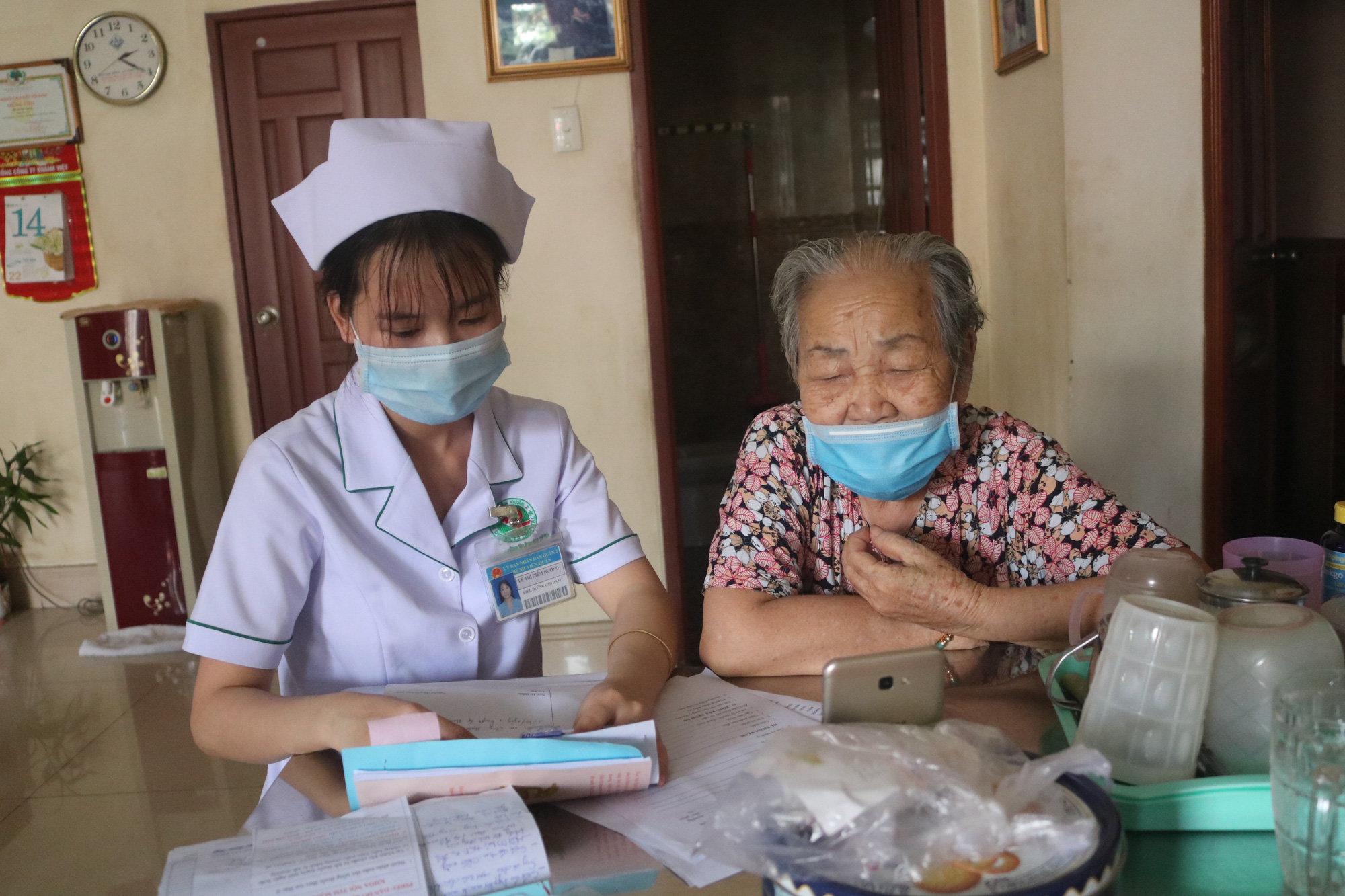 Gần 220 bác sĩ, chuyên gia ở TP.HCM tư vấn sức khỏe miễn phí cho người dân mùa dịch - Ảnh 1.