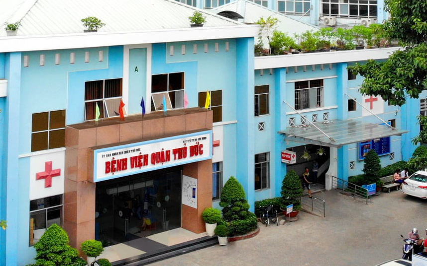 Ép nhân viên đóng tiền ủng hộ tại Trung tâm Y tế Tu Mơ Rông?- Ảnh 3. Nhà văn nữ quyên góp tiền ủng hộ y bác sĩ tuyến đầu chống dịch COVID-19