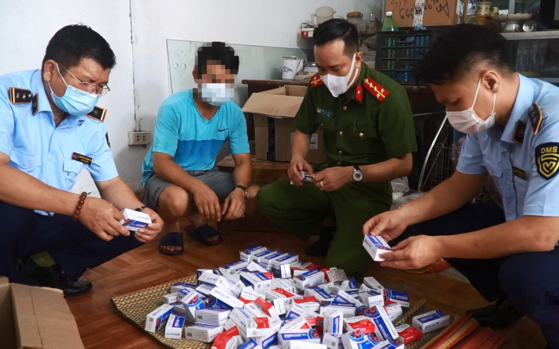 Mua thuốc bán công khai trên mạng về soi thử, Viện Kiểm nghiệm thuốc toát mồ hôi- Ảnh 2. Mua hàng trăm hộp thuốc điều trị COVID-19