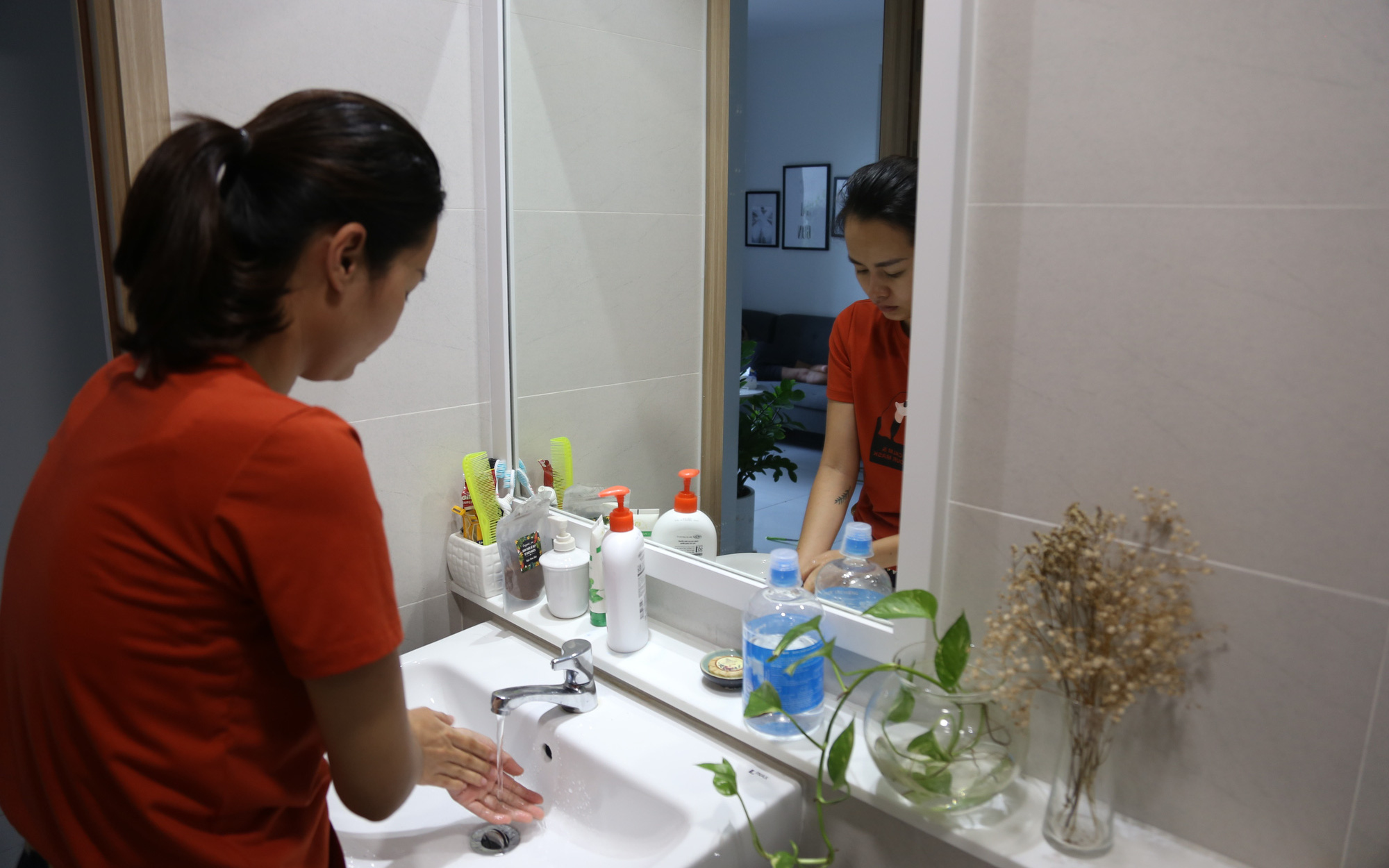 Tòa án quận 3 nhận đơn kiện công ty cấp nước của khách hàng có hóa đơn 57 triệu đồng/tháng- Ảnh 3. Không thấy nhân viên ghi chỉ số, sao vẫn có hóa đơn tiền nước?
