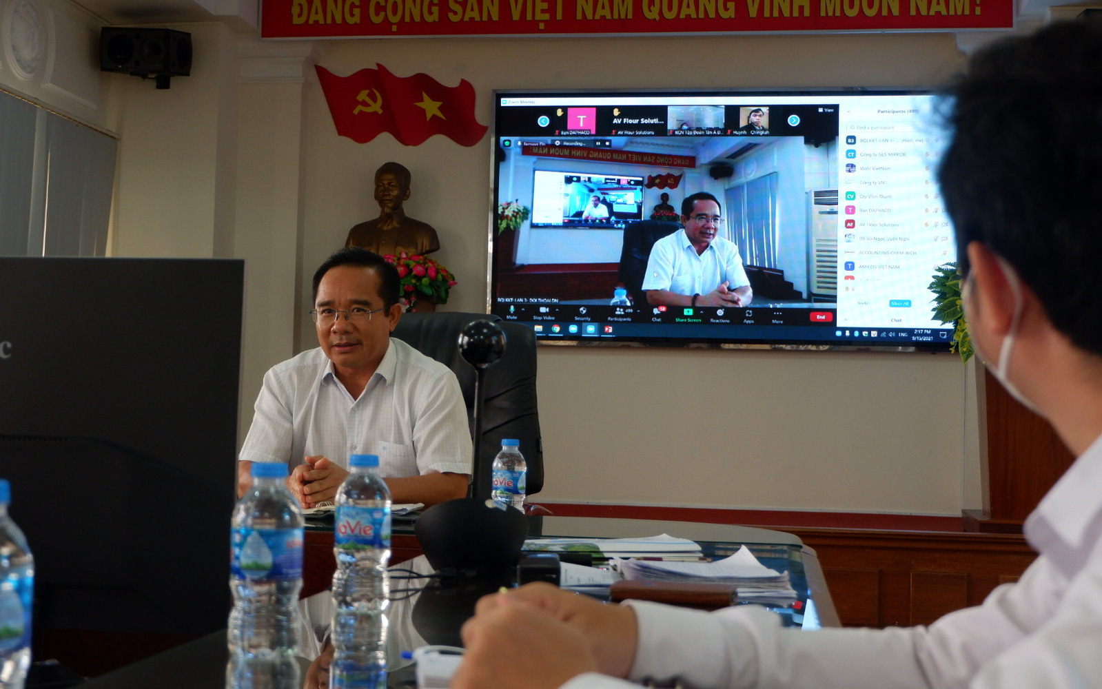 Còn tình trạng ‘trên nóng, dưới lạnh’ trong giải quyết thủ tục hành chính ở Cần Thơ- Ảnh 3. Long An đối thoại với 500 doanh nghiệp, yêu cầu