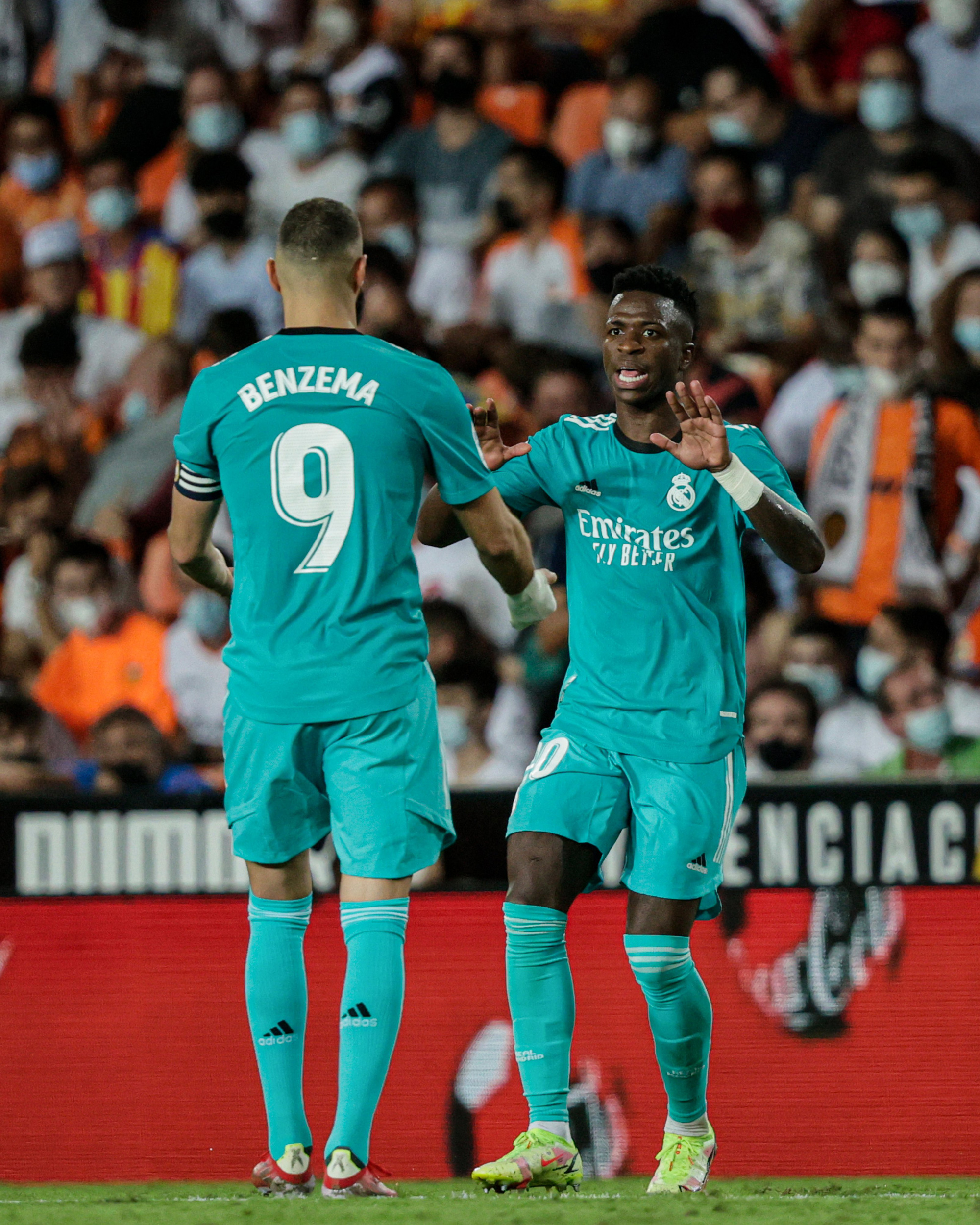 Ghi 2 bàn trong 3 phút cuối, Real Madrid lội ngược dòng ngoạn mục trước Valencia - Ảnh 2.