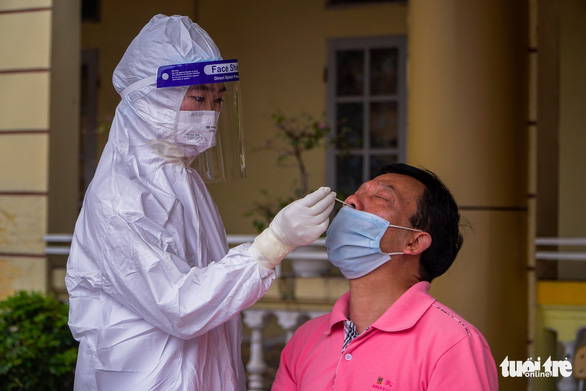 Hà Nội: Yêu cầu làm rõ việc trả phí test COVID-19 khi vào viện điều trị - Ảnh 1. Hà Nội: Yêu cầu làm rõ việc trả phí test COVID-19 khi vào viện điều trị - Ảnh 1.