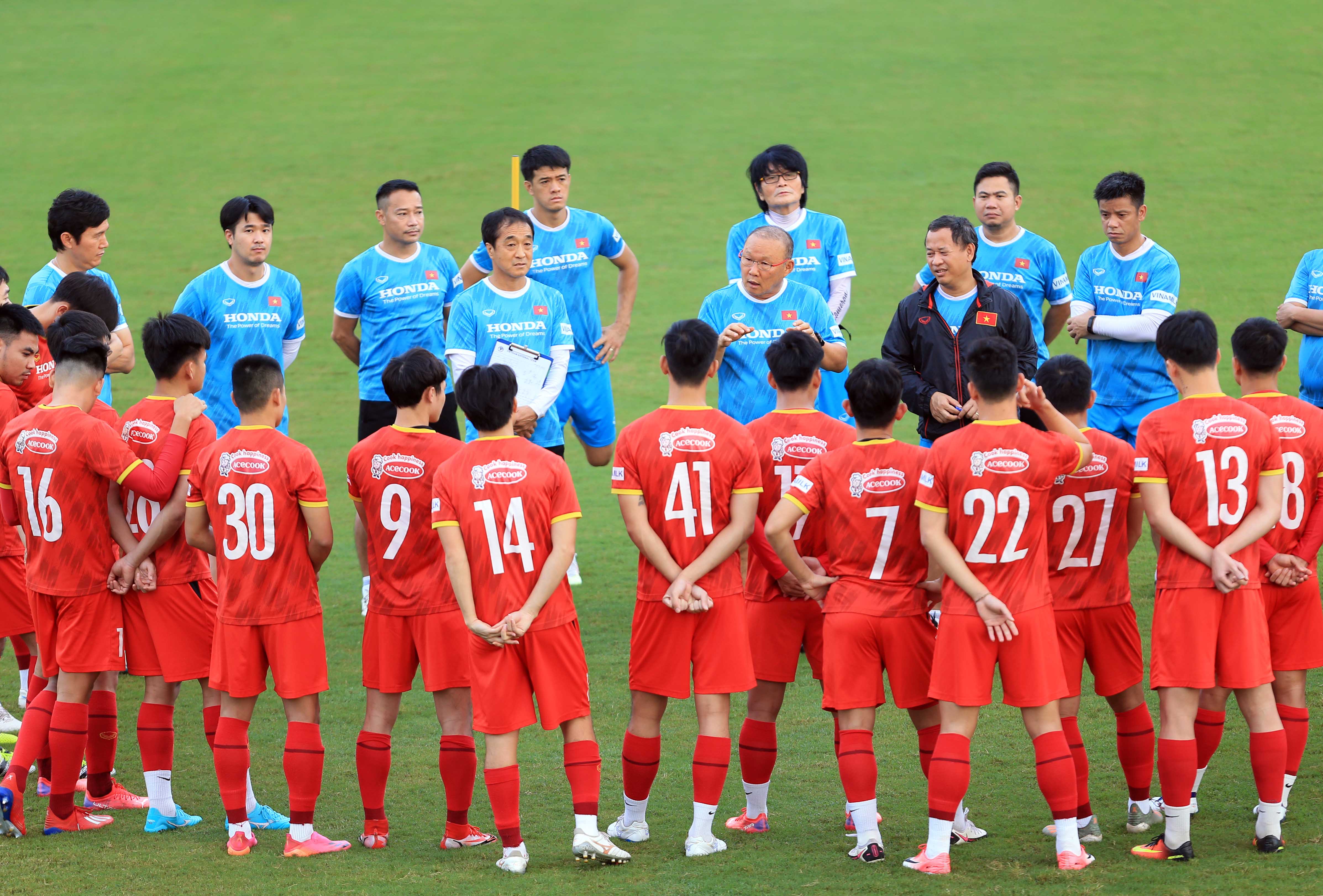 Tuyển Việt Nam chốt 27 cầu thủ sang UAE đấu Trung Quốc - Ảnh 1.