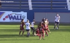 "Sốc" với cảnh đánh nhau "như phim" ở trận bóng đá nữ Argentina