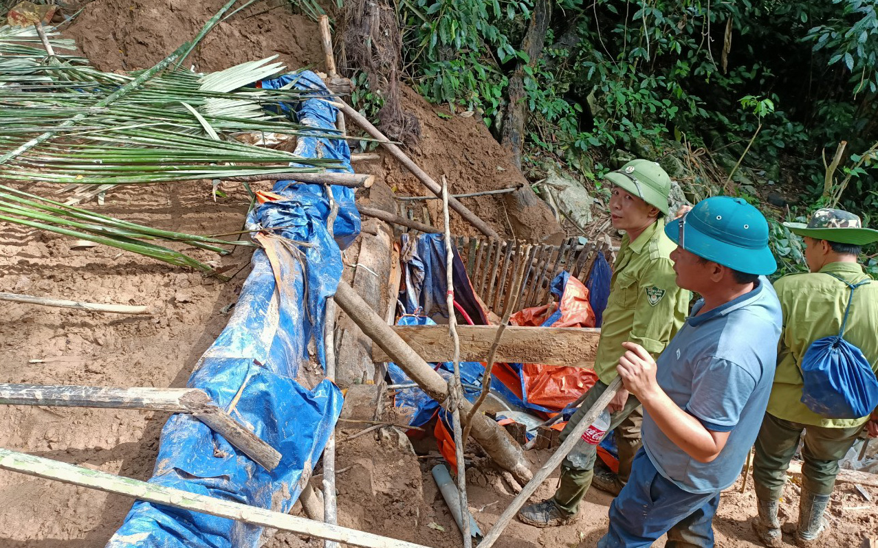 Đánh sập đường hầm của nhóm đào vàng trái phép ở Bình Phước - Ảnh 8.
