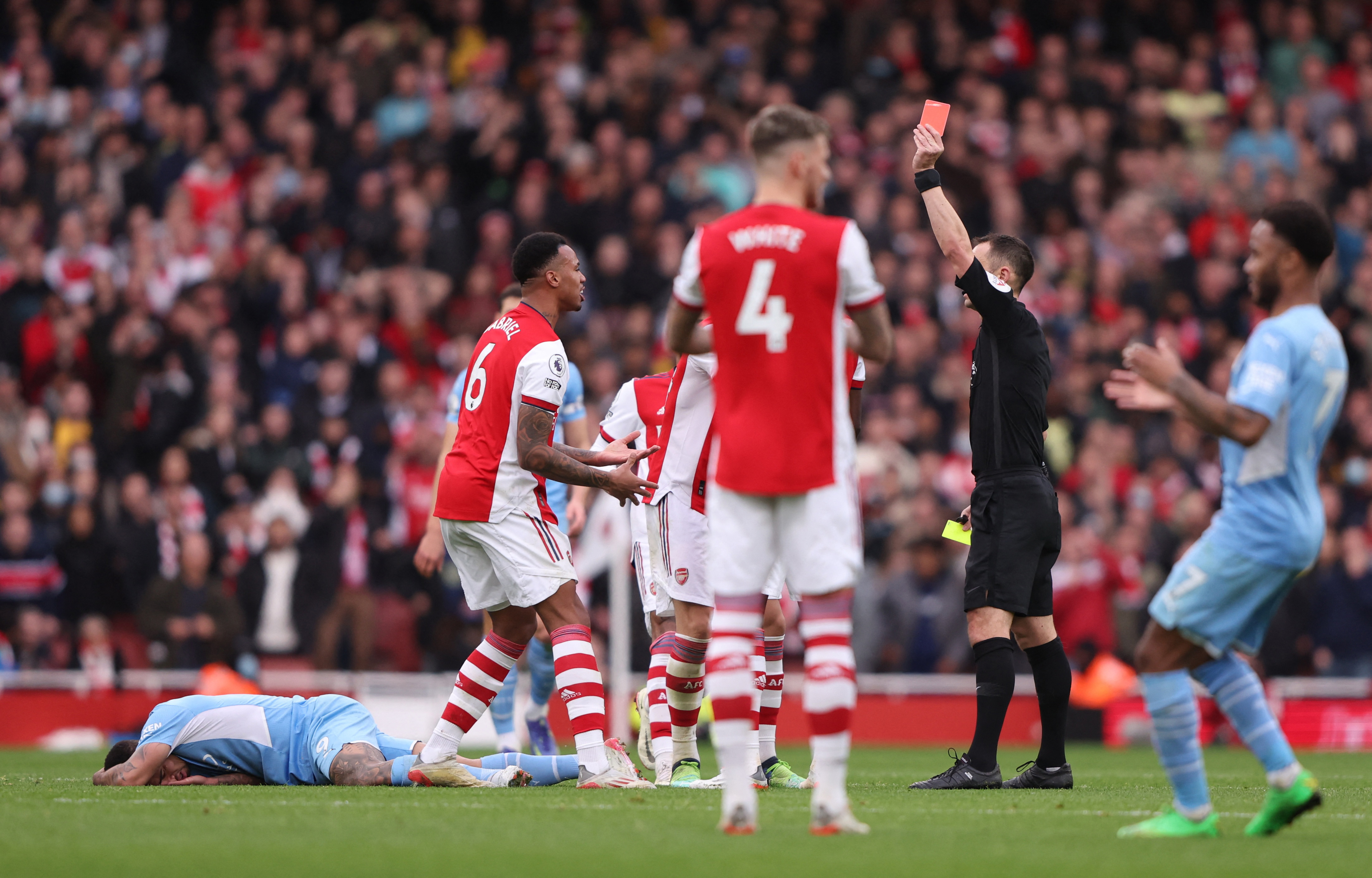 Arsenal mất người, Man xanh thắng ngược ở phút cuối - Ảnh 4. Arsenal mất người, Man xanh thắng ngược ở phút cuối - Ảnh 4.