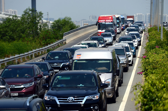Thu hồi đề xuất người có bằng lái dưới 1 năm không chạy ôtô quá 60km/h và chạy trên cao tốc - Ảnh 1. Thu hồi đề xuất người có bằng lái dưới 1 năm không chạy ôtô quá 60km/h và chạy trên cao tốc - Ảnh 1.