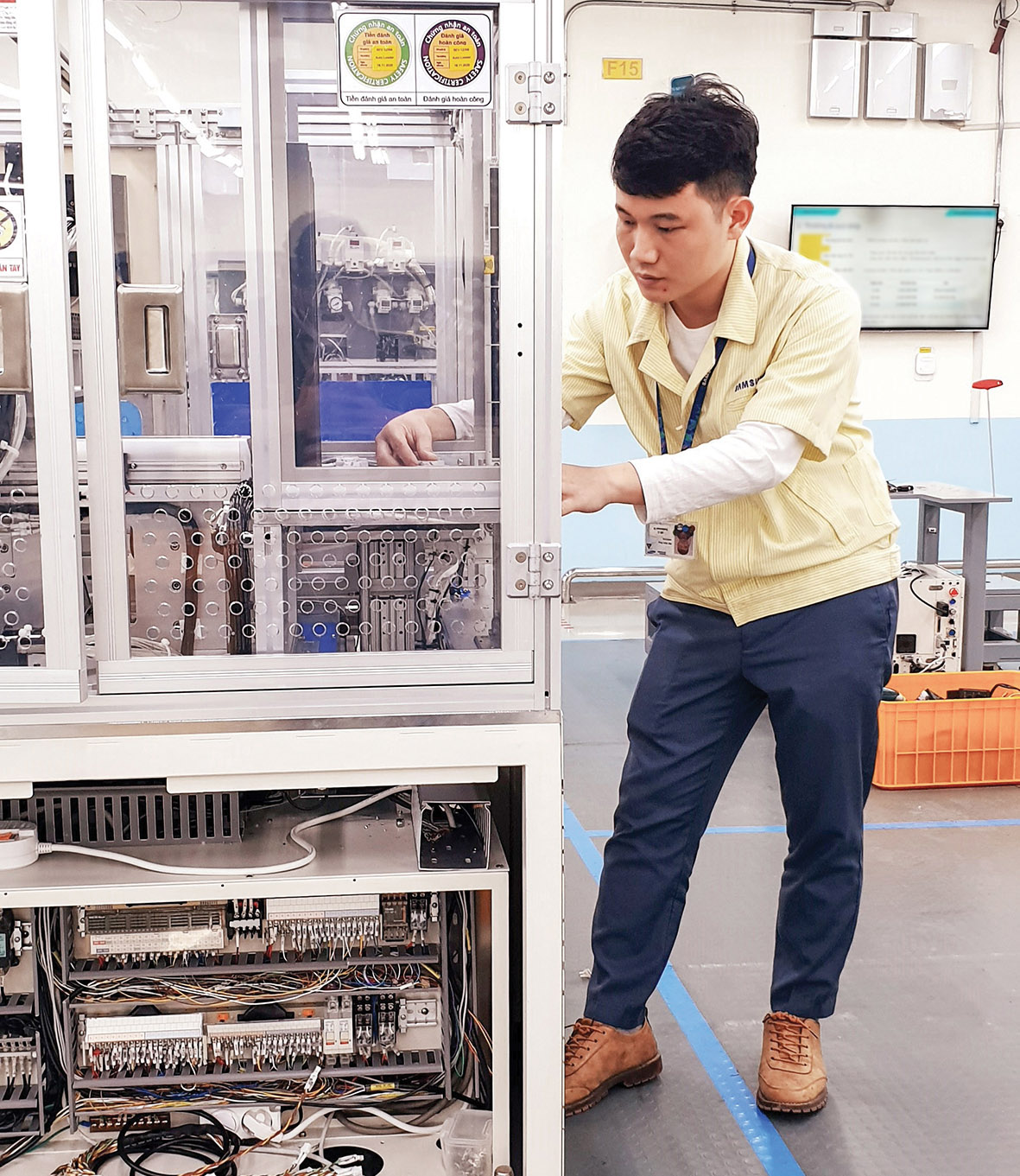 Những người Việt trẻ góp công cải tiến nhà máy Samsung - Ảnh 4. Những người Việt trẻ góp công cải tiến nhà máy Samsung - Ảnh 4.