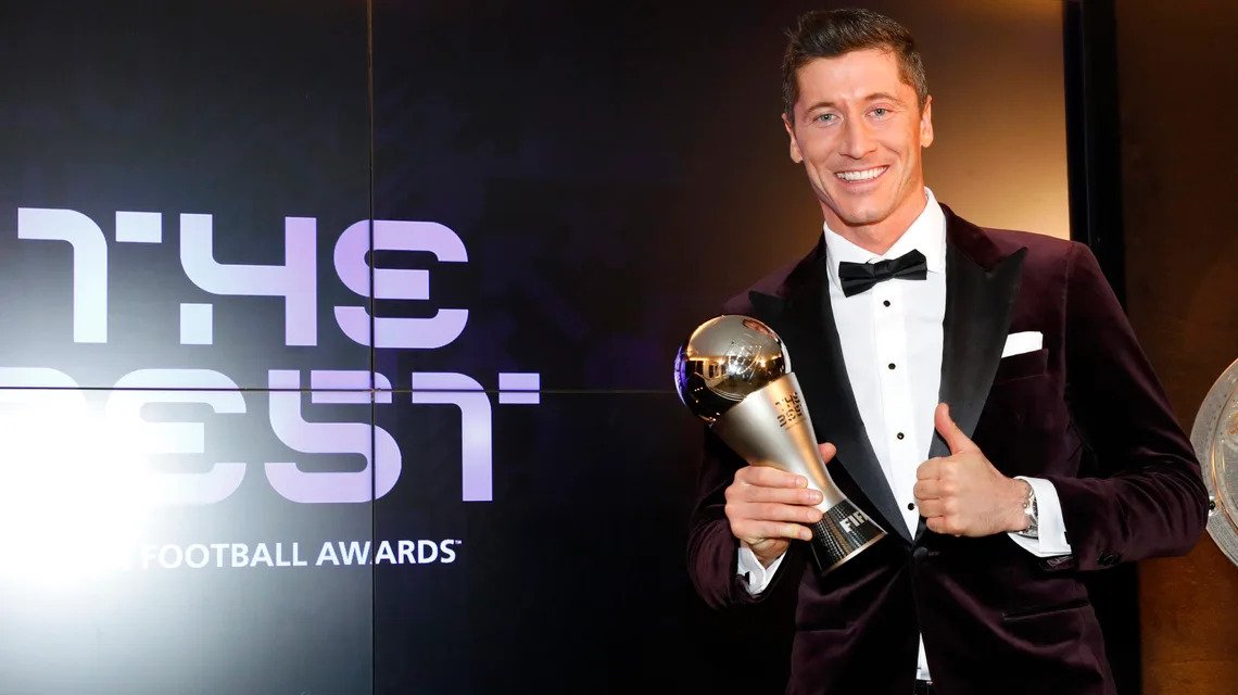 Vượt qua Messi, Lewandowski lần thứ hai giành giải FIFA The Best - Ảnh 1.