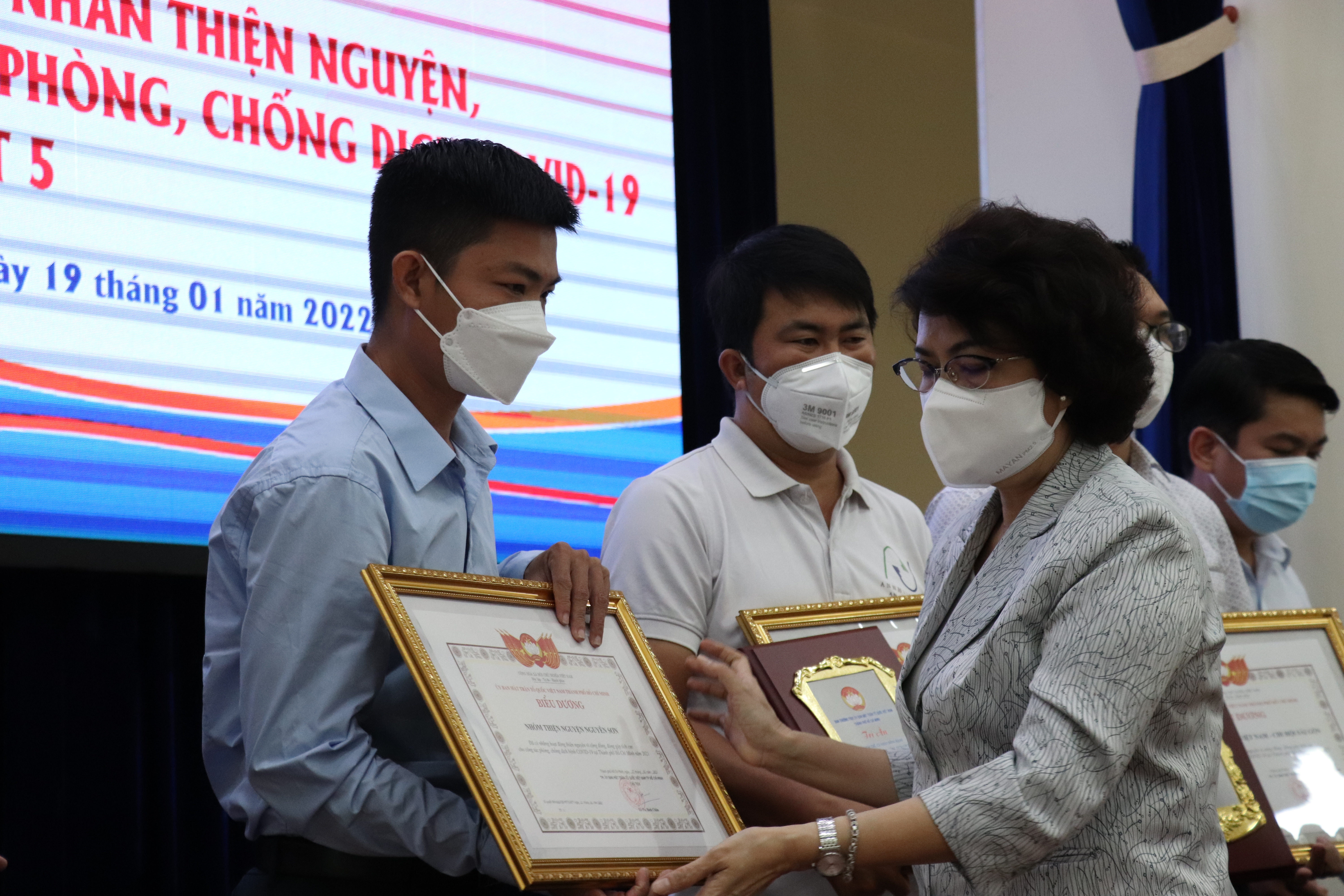 TP.HCM: Các cá nhân, nhóm thiện nguyện đóng góp 620 tỉ đồng trong đại dịch - Ảnh 1. TP.HCM: Các cá nhân, nhóm thiện nguyện đóng góp 620 tỉ đồng trong đại dịch - Ảnh 1.