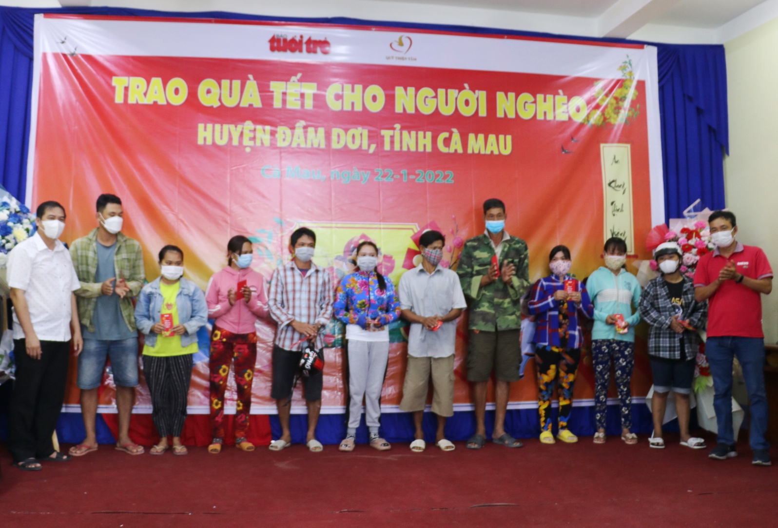 Báo Tuổi Trẻ tặng 500 phần quà Tết cho người nghèo Cà Mau - Ảnh 3. Báo Tuổi Trẻ tặng 500 phần quà Tết cho người nghèo Cà Mau - Ảnh 3.