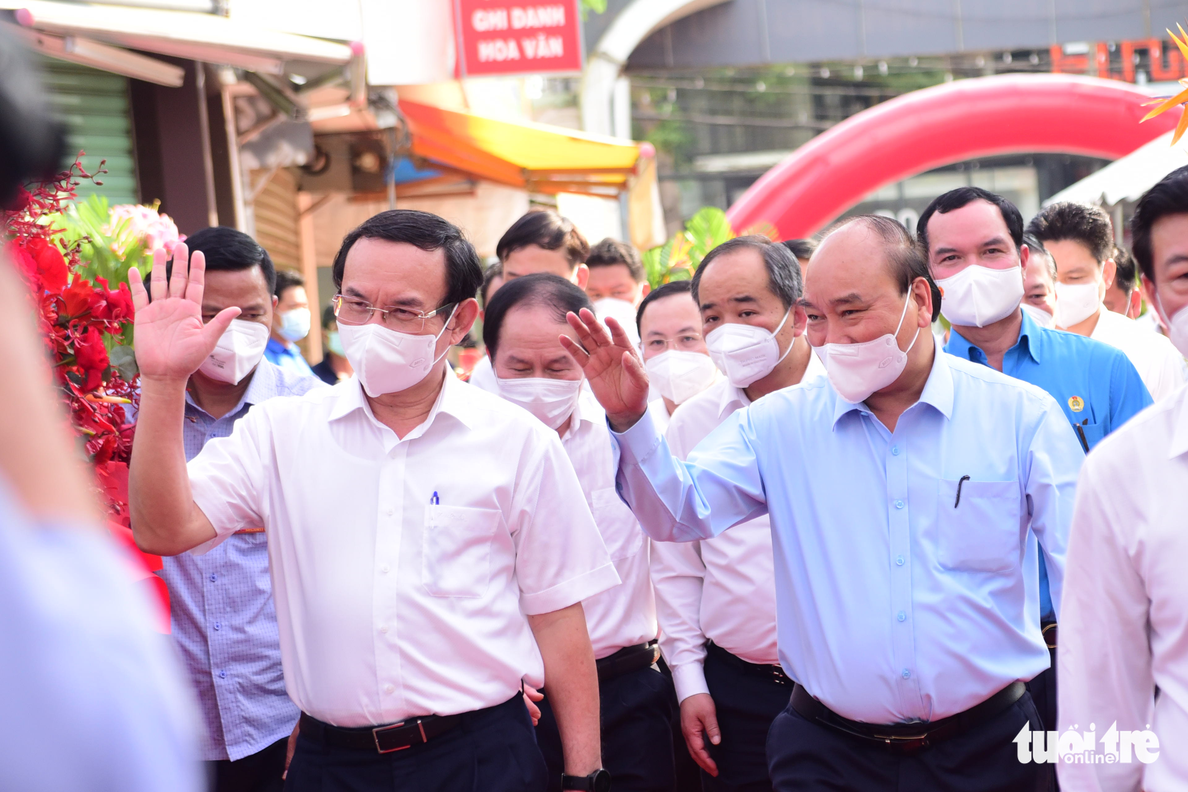 Chủ tịch nước Nguyễn Xuân Phúc chúc Tết người lao động ở TP Thủ Đức - Ảnh 5. Chủ tịch nước Nguyễn Xuân Phúc chúc Tết người lao động ở TP Thủ Đức - Ảnh 5.