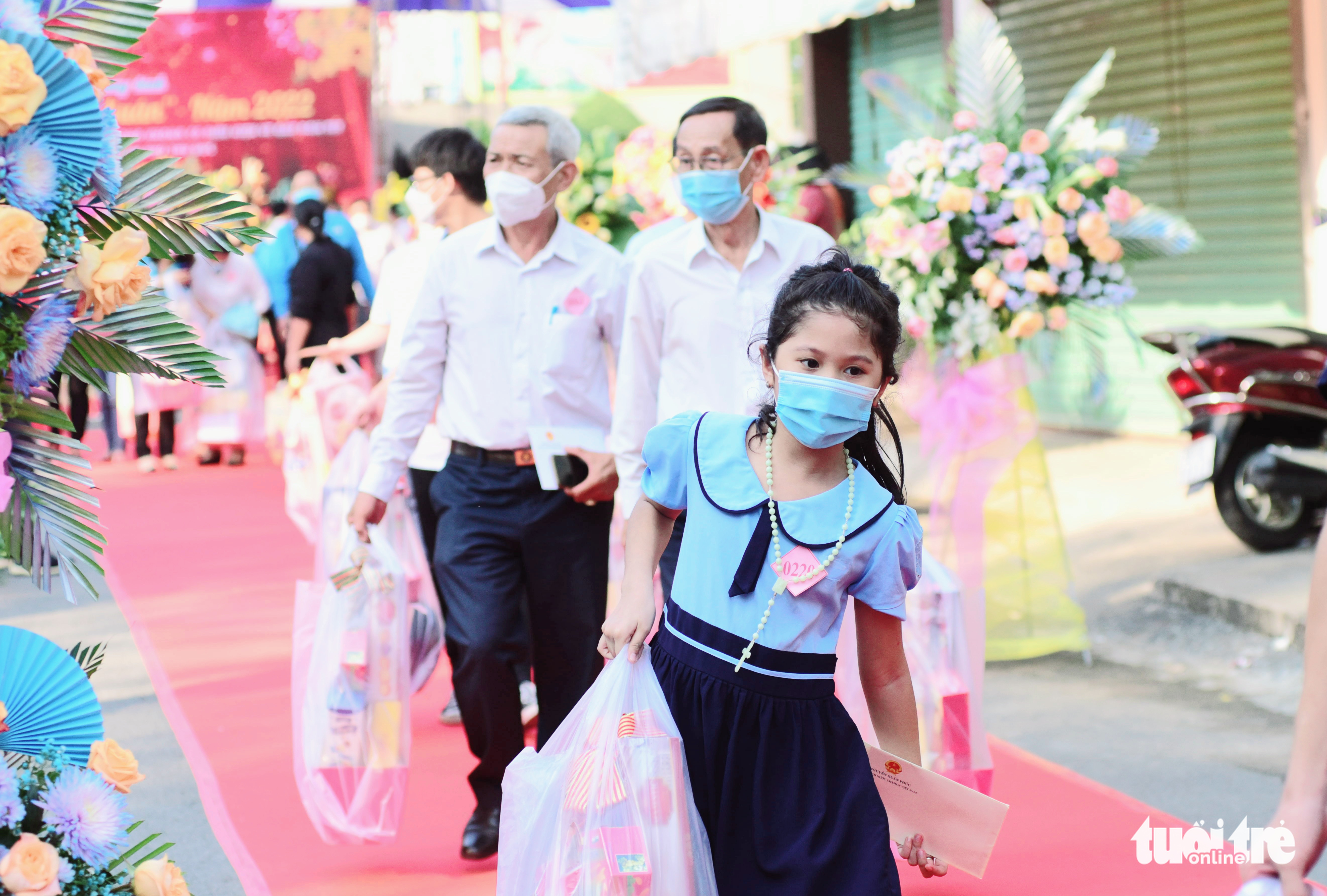 Chủ tịch nước Nguyễn Xuân Phúc chúc Tết người lao động ở TP Thủ Đức - Ảnh 6. Chủ tịch nước Nguyễn Xuân Phúc chúc Tết người lao động ở TP Thủ Đức - Ảnh 6.