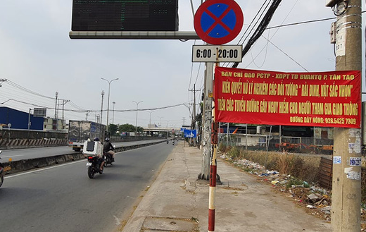 Công an đi vận động các tiệm sửa xe không... rải đinh - Ảnh 1. Công an đi vận động các tiệm sửa xe không... rải đinh - Ảnh 1.