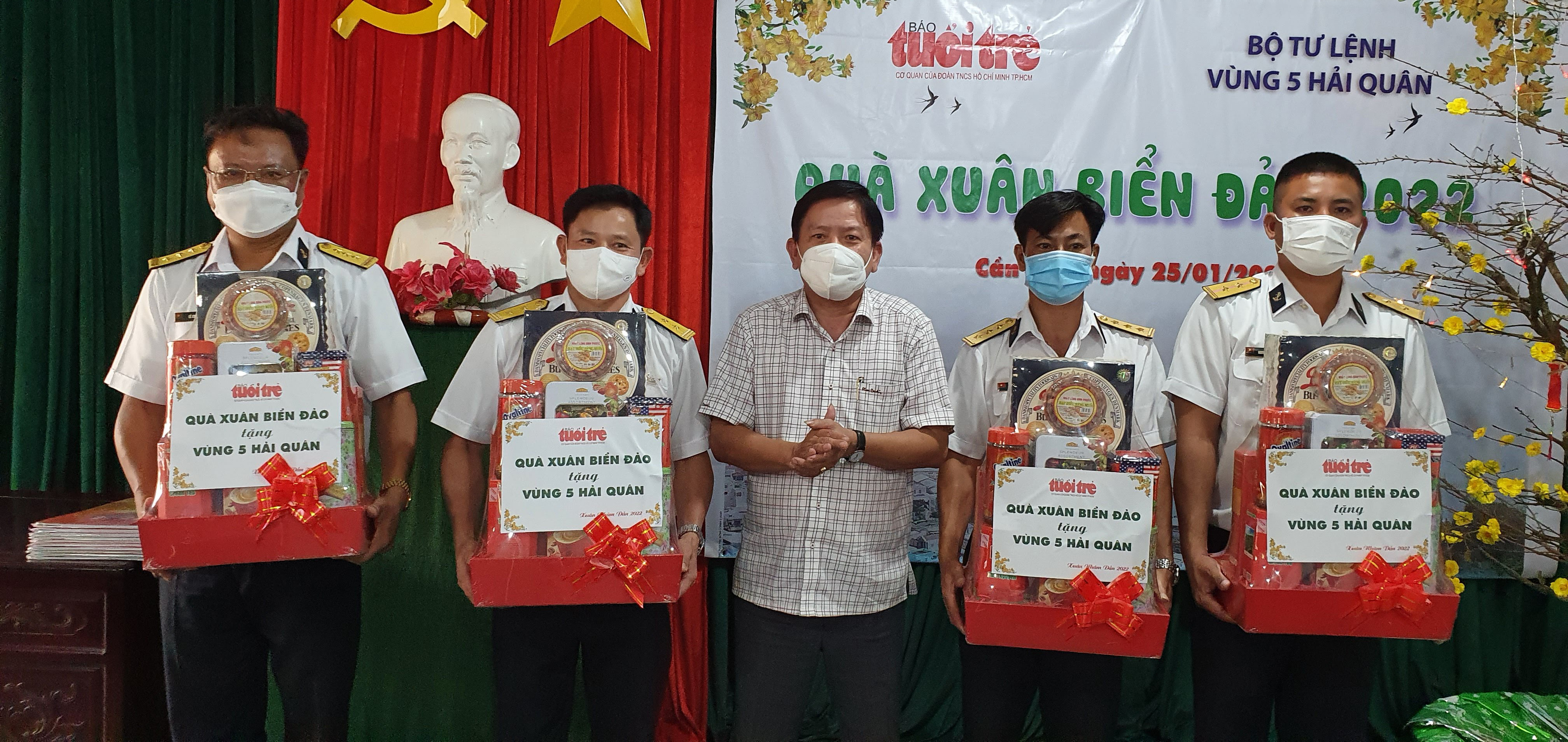 ‘Báo Tuổi Trẻ tuyên truyền, tiếp sức cho chúng tôi vững tin bảo vệ biển đảo’ - Ảnh 2. ‘Báo Tuổi Trẻ tuyên truyền, tiếp sức cho chúng tôi vững tin bảo vệ biển đảo’ - Ảnh 2.