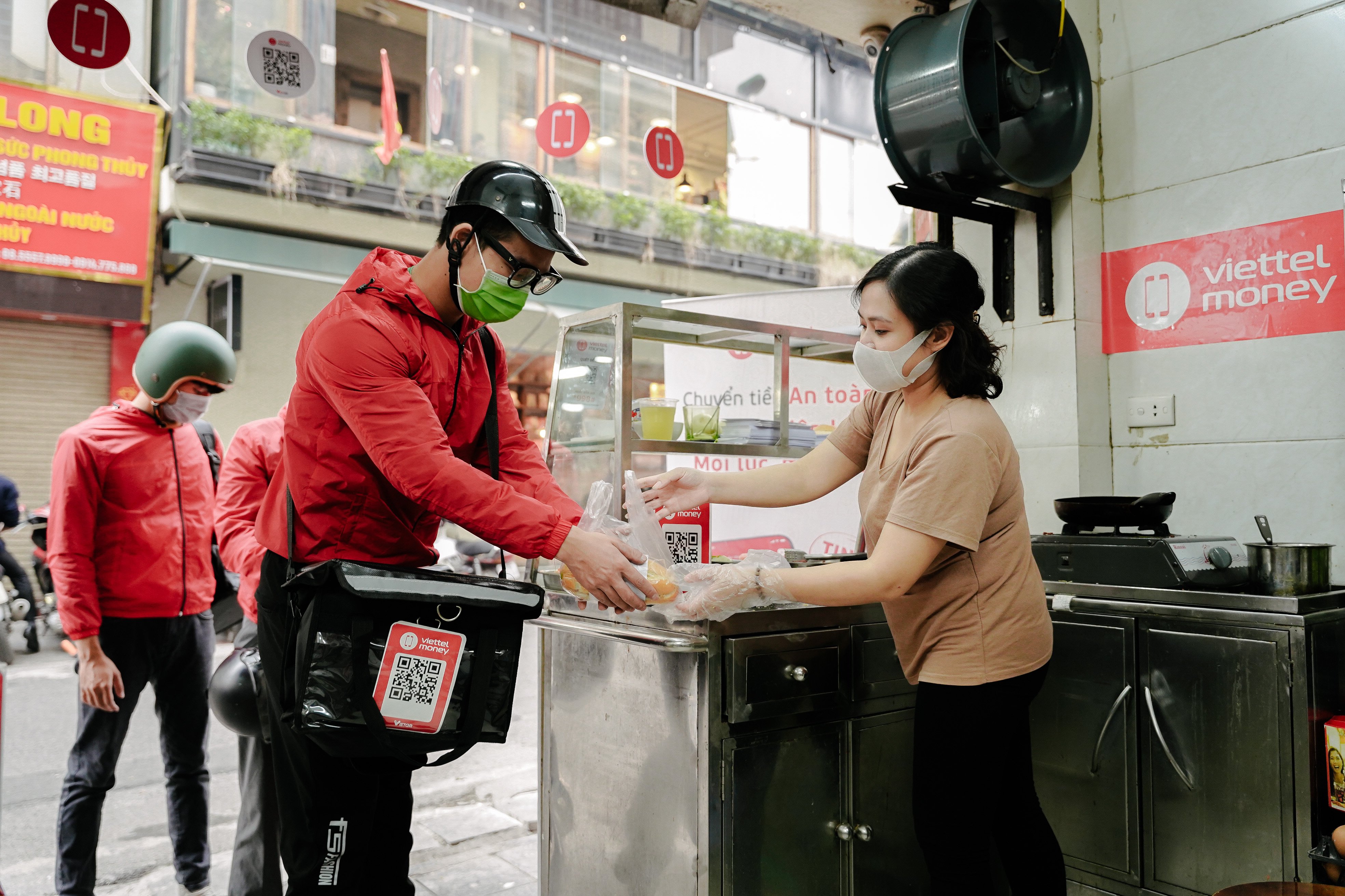 Mobile money và giấc mơ thanh toán không tiền mặt - Ảnh 1. Mobile money và giấc mơ thanh toán không tiền mặt - Ảnh 1.