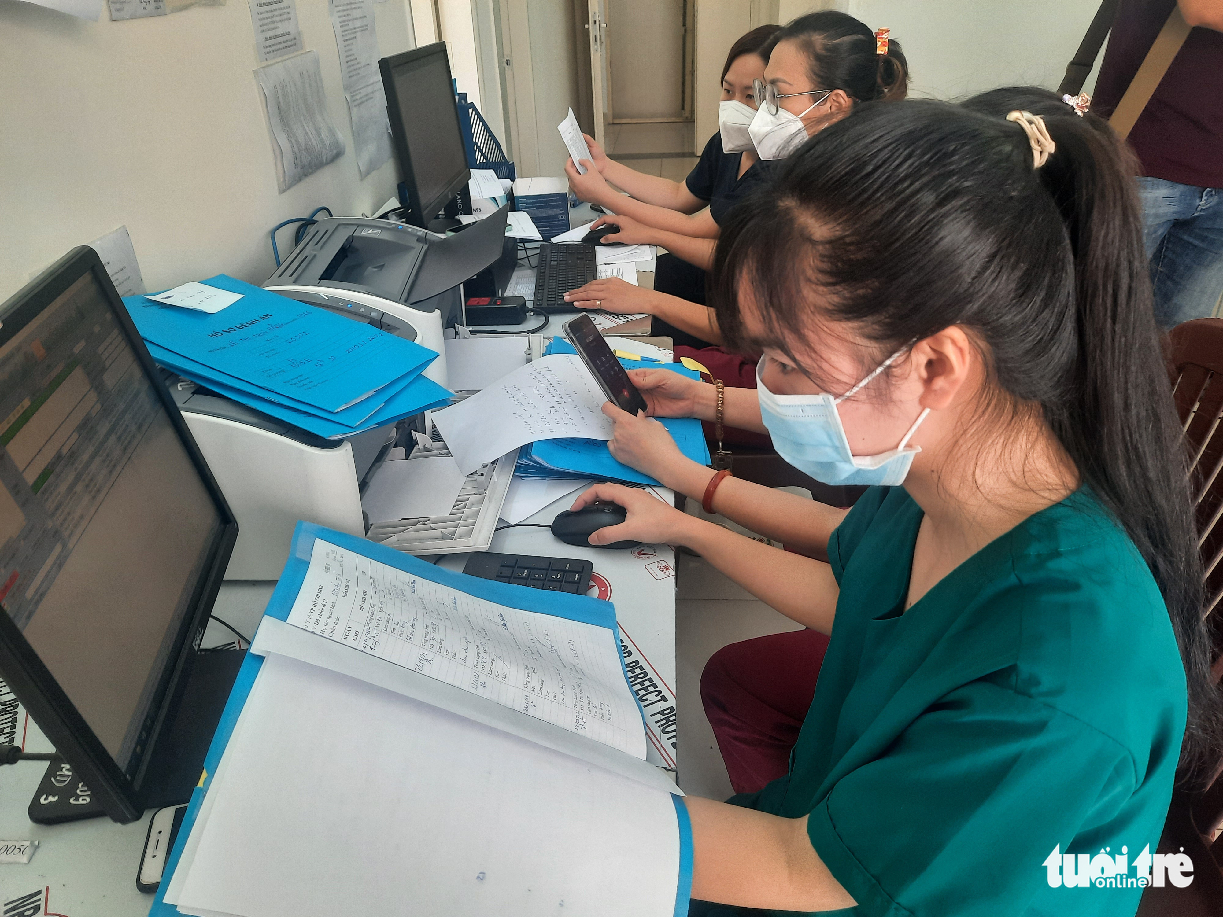 Bệnh viện dã chiến trực xuyên Tết: ‘Bệnh nhân cần chúng tôi’ - Ảnh 2. Bệnh viện dã chiến trực xuyên Tết: ‘Bệnh nhân cần chúng tôi’ - Ảnh 2.