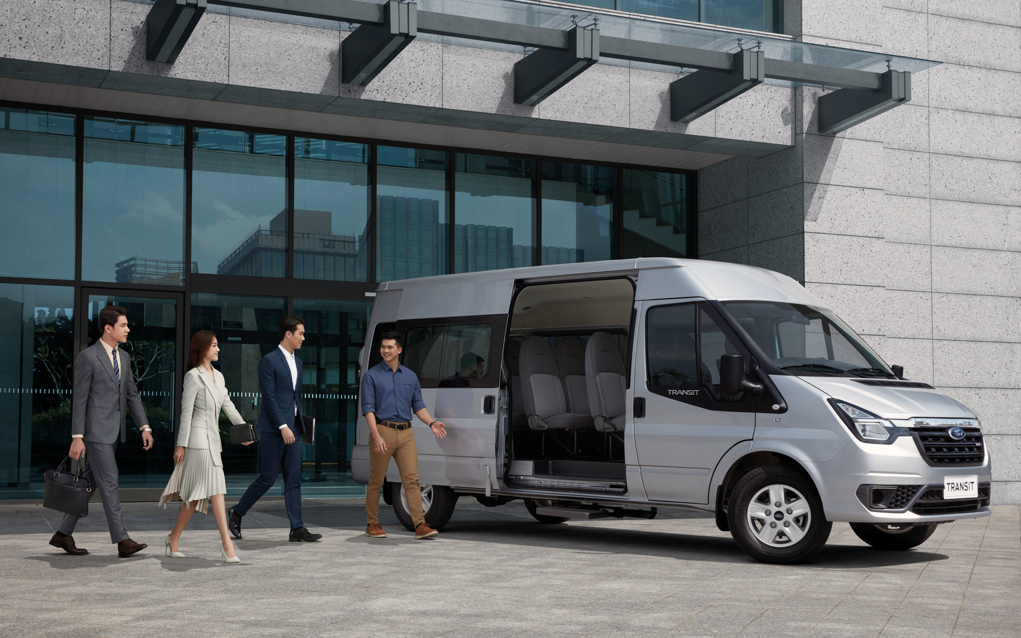 Xe mini bus 16 chỗ: chọn lựa thế nào?