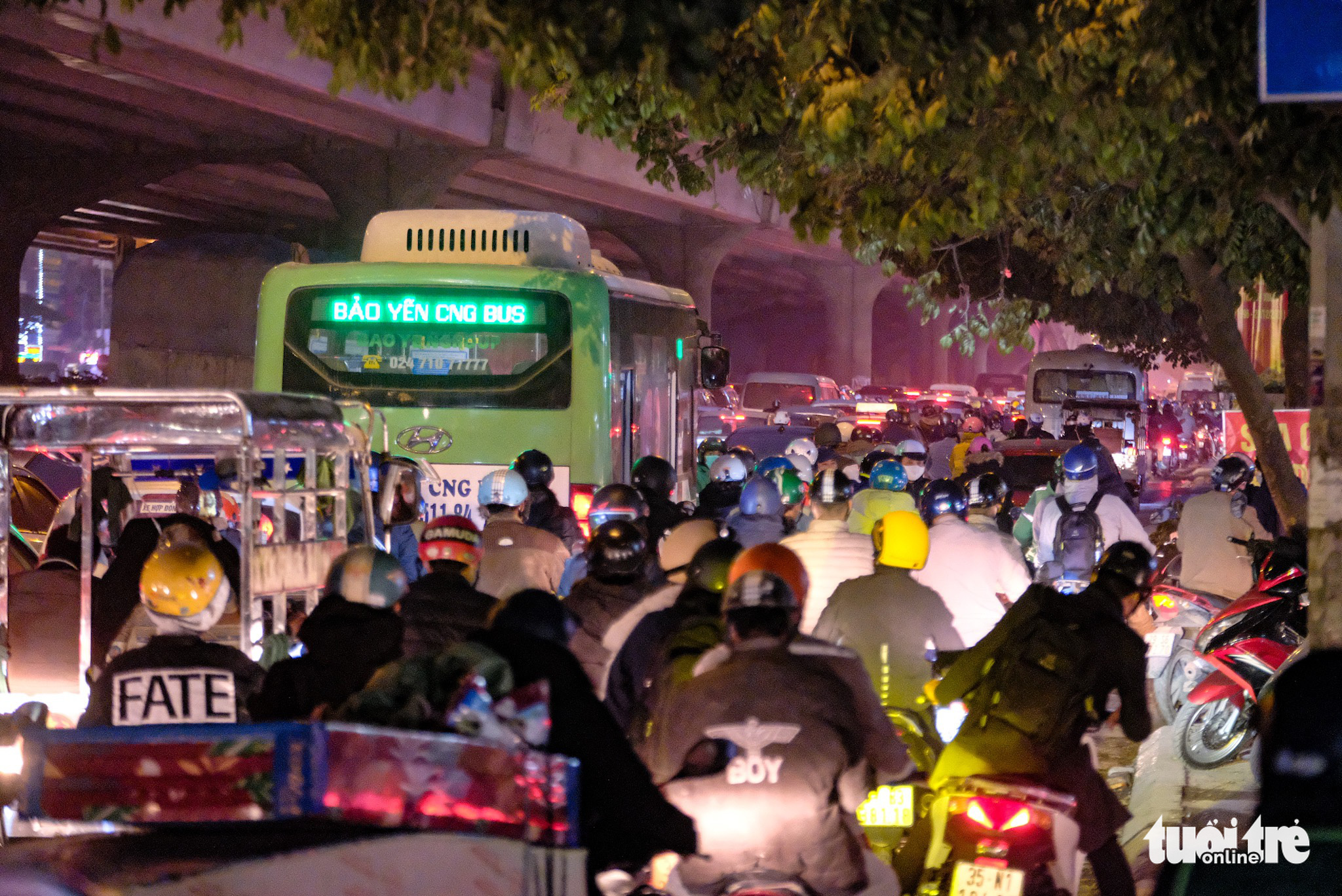 Sau lễ, nhiều tuyến đường vào nội thành Hà Nội ùn tắc kéo dài - Ảnh 6.