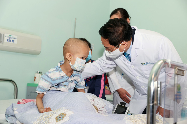 Thủ tướng thăm, chúc Tết ở Bệnh viện điều trị COVID-19 và Bệnh viện Nhi Trung ương - Ảnh 5.