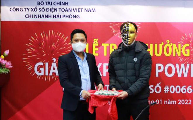 Tài xế xe công nghệ tại Hà Nội trúng Jackpot Vietlott hơn 214 tỉ đồng