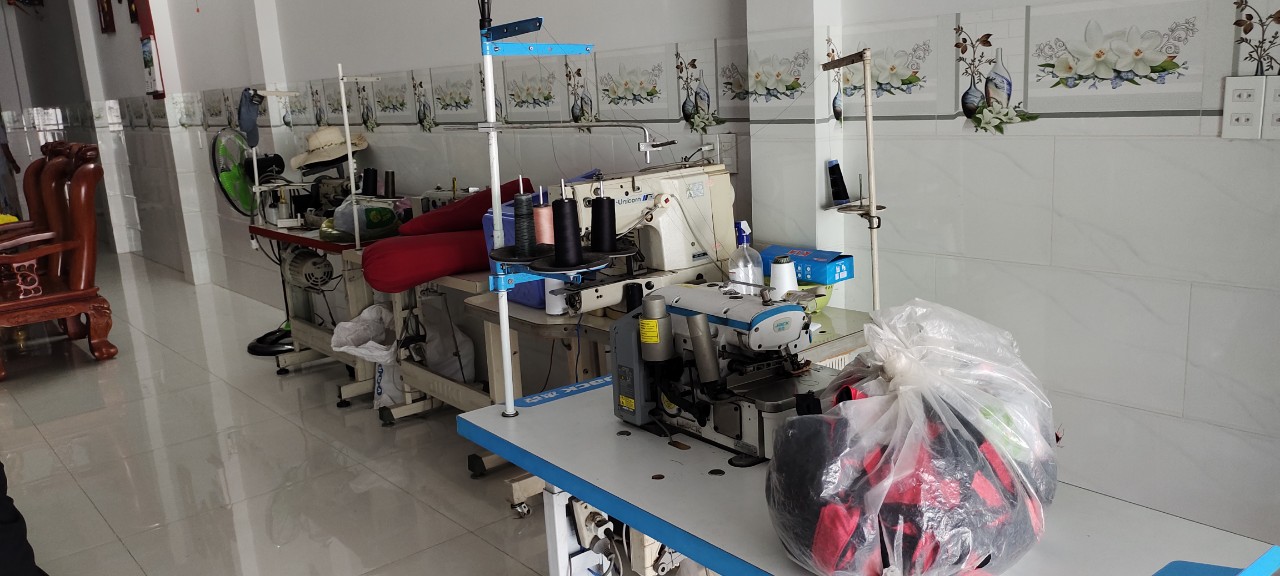 Phá đường dây làm hơn 30.000 nón giả nhãn hiệu - Ảnh 2. Phá đường dây làm hơn 30.000 nón giả nhãn hiệu - Ảnh 2.