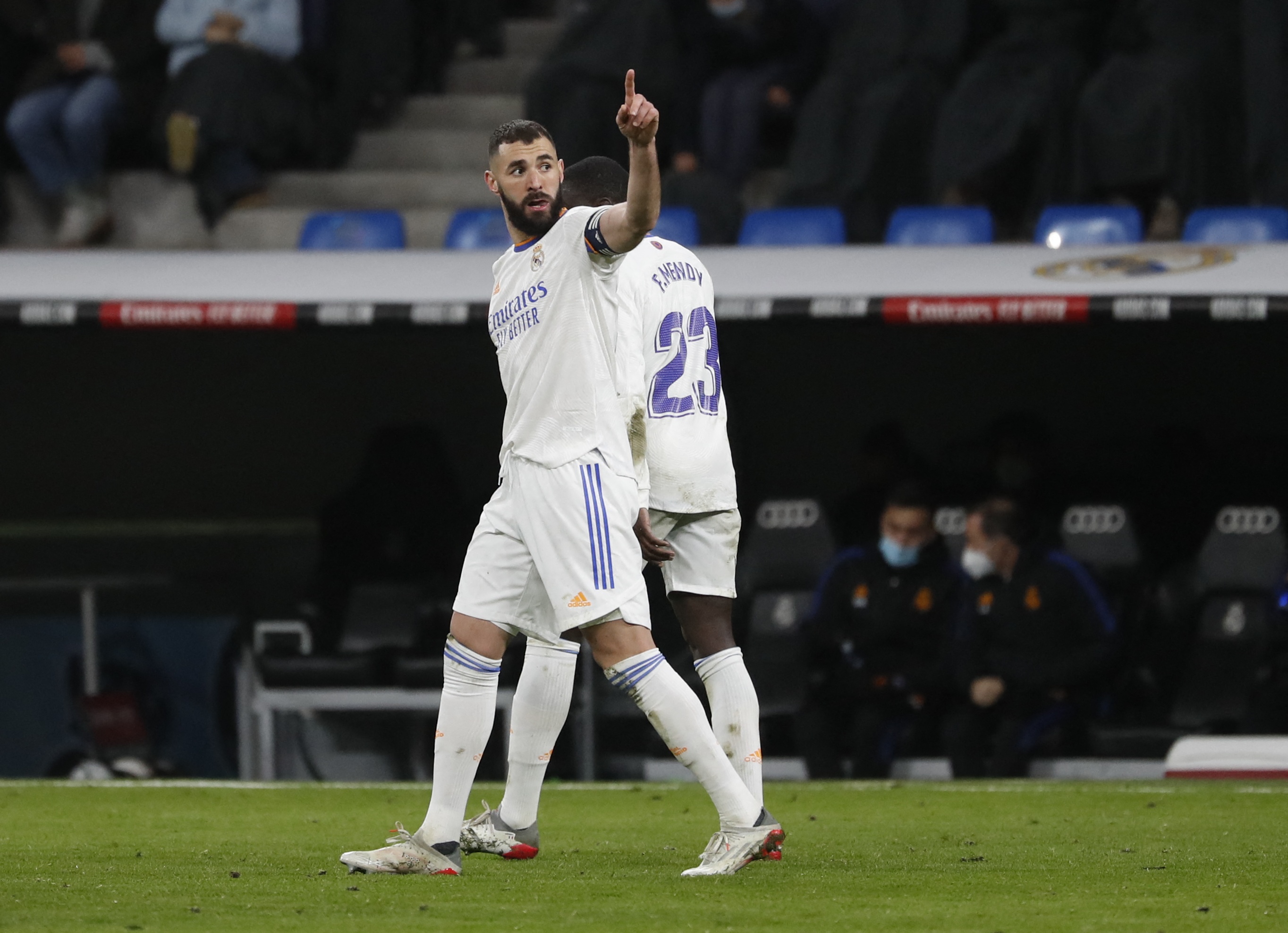 Vinicius Jr trở lại cùng Benzema, Real vùi dập Valencia - Ảnh 4. Vinicius Jr trở lại cùng Benzema, Real vùi dập Valencia - Ảnh 4.