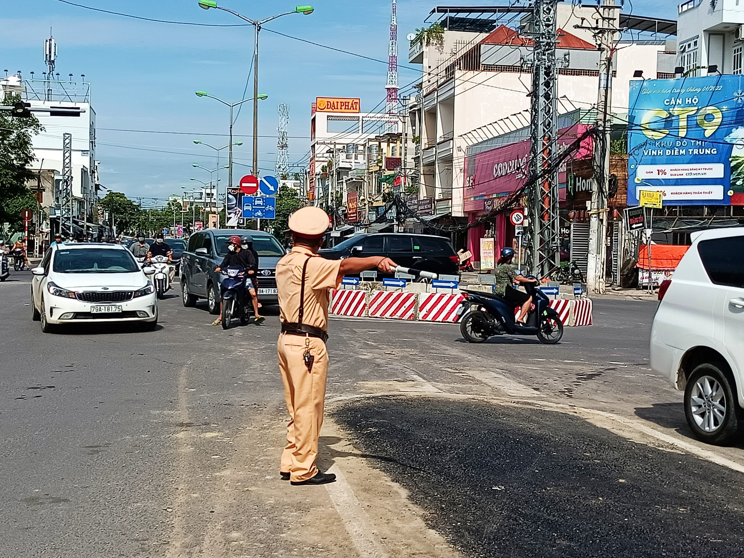 Thông xe một phần tại nút giao nghìn tỉ chậm tiến độ ở Khánh Hòa - Ảnh 3. Thông xe một phần tại nút giao nghìn tỉ chậm tiến độ ở Khánh Hòa - Ảnh 3.