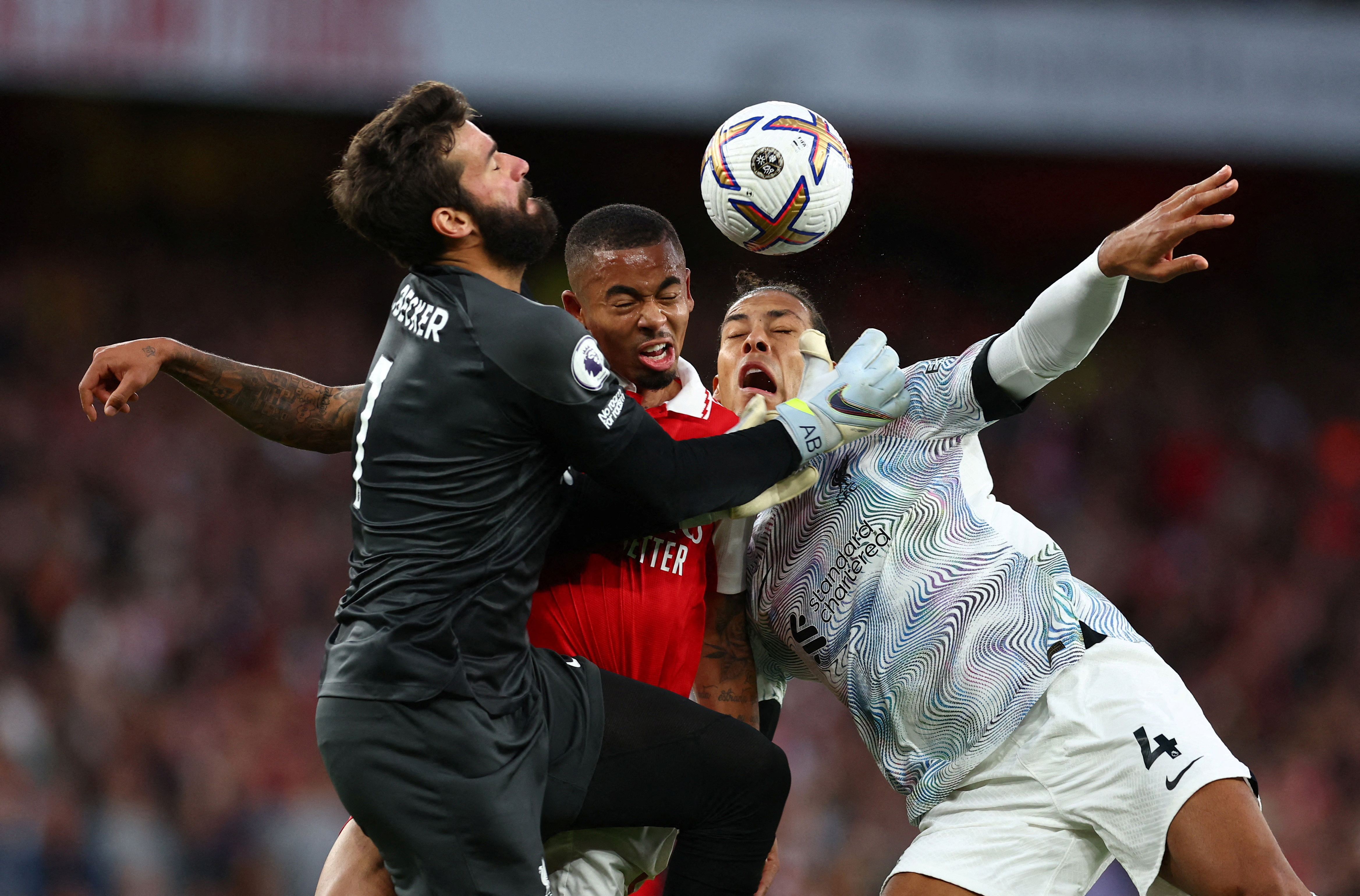 Đánh bại Liverpool, Arsenal trở lại ngôi đầu - Ảnh 2. Đánh bại Liverpool, Arsenal trở lại ngôi đầu - Ảnh 2.