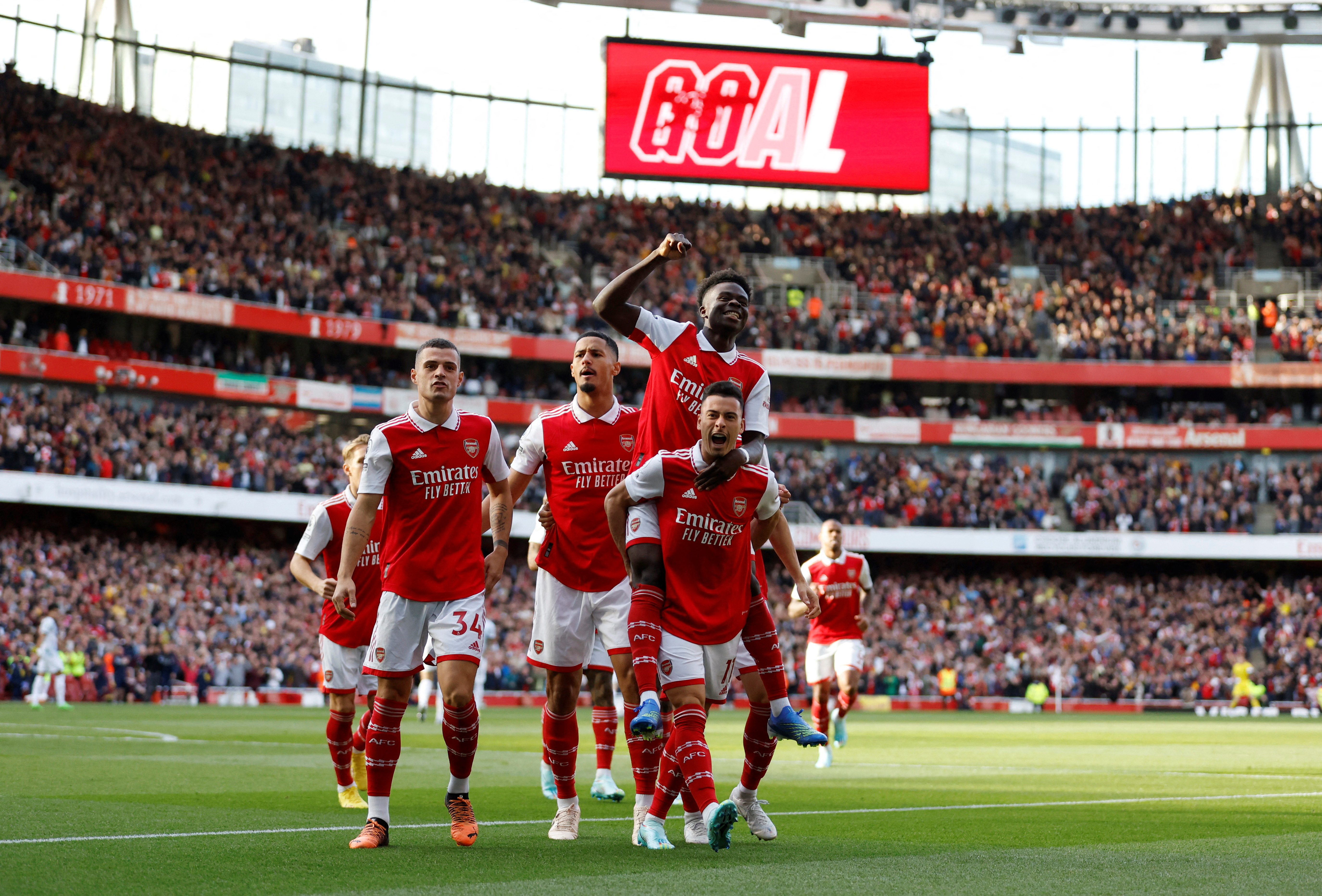 Đánh bại Liverpool, Arsenal trở lại ngôi đầu - Ảnh 1. Đánh bại Liverpool, Arsenal trở lại ngôi đầu - Ảnh 1.