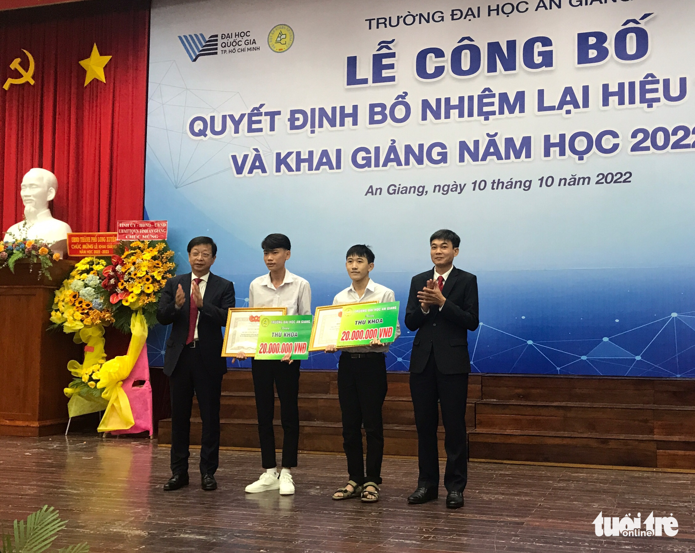 Hiệu trưởng Trường đại học An Giang được bổ nhiệm lại - Ảnh 2. Hiệu trưởng Trường đại học An Giang được bổ nhiệm lại - Ảnh 2.