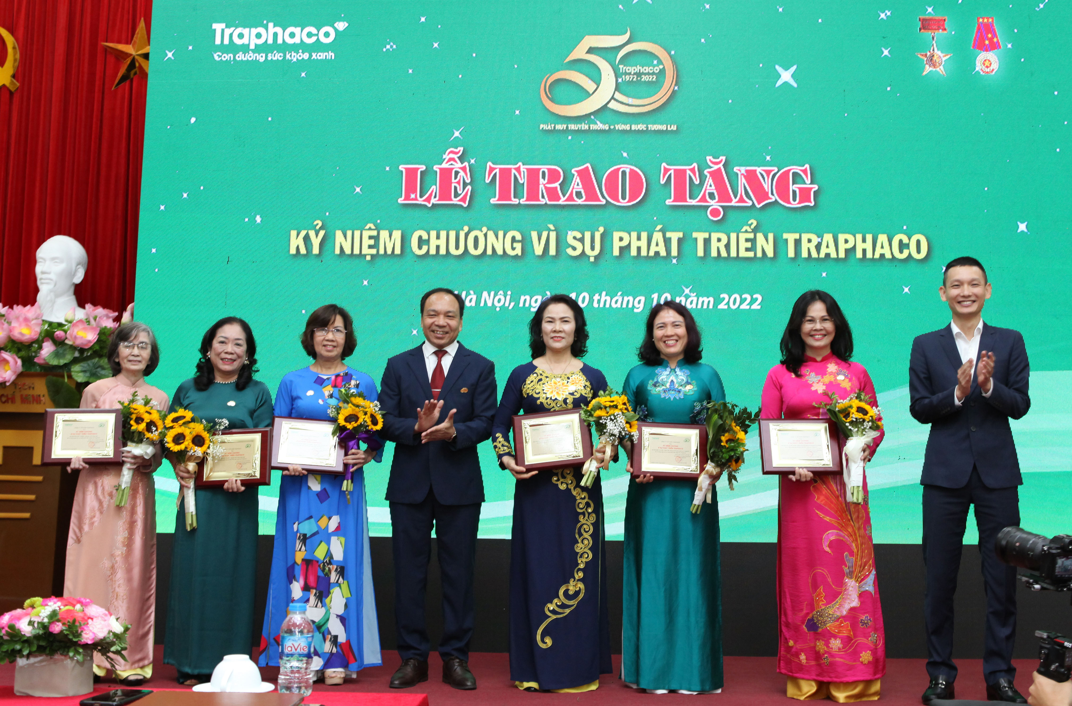 Traphaco 50 năm: Có lòng tin sẽ đi được xa hơn - Ảnh 3. Traphaco 50 năm: Có lòng tin sẽ đi được xa hơn - Ảnh 3.