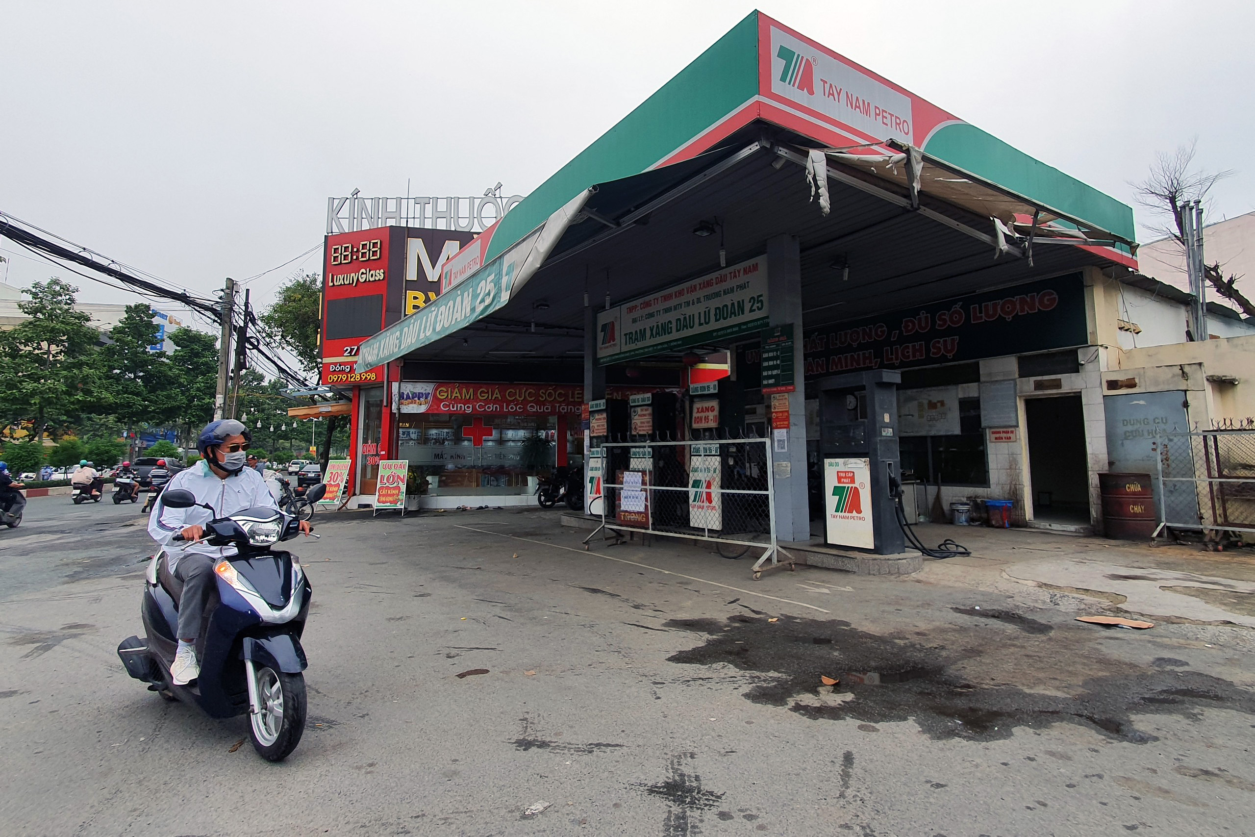 Số cây xăng ở Đồng Nai báo hết hàng tiếp tục tăng cao - Ảnh 2. Số cây xăng ở Đồng Nai báo hết hàng tiếp tục tăng cao - Ảnh 2.