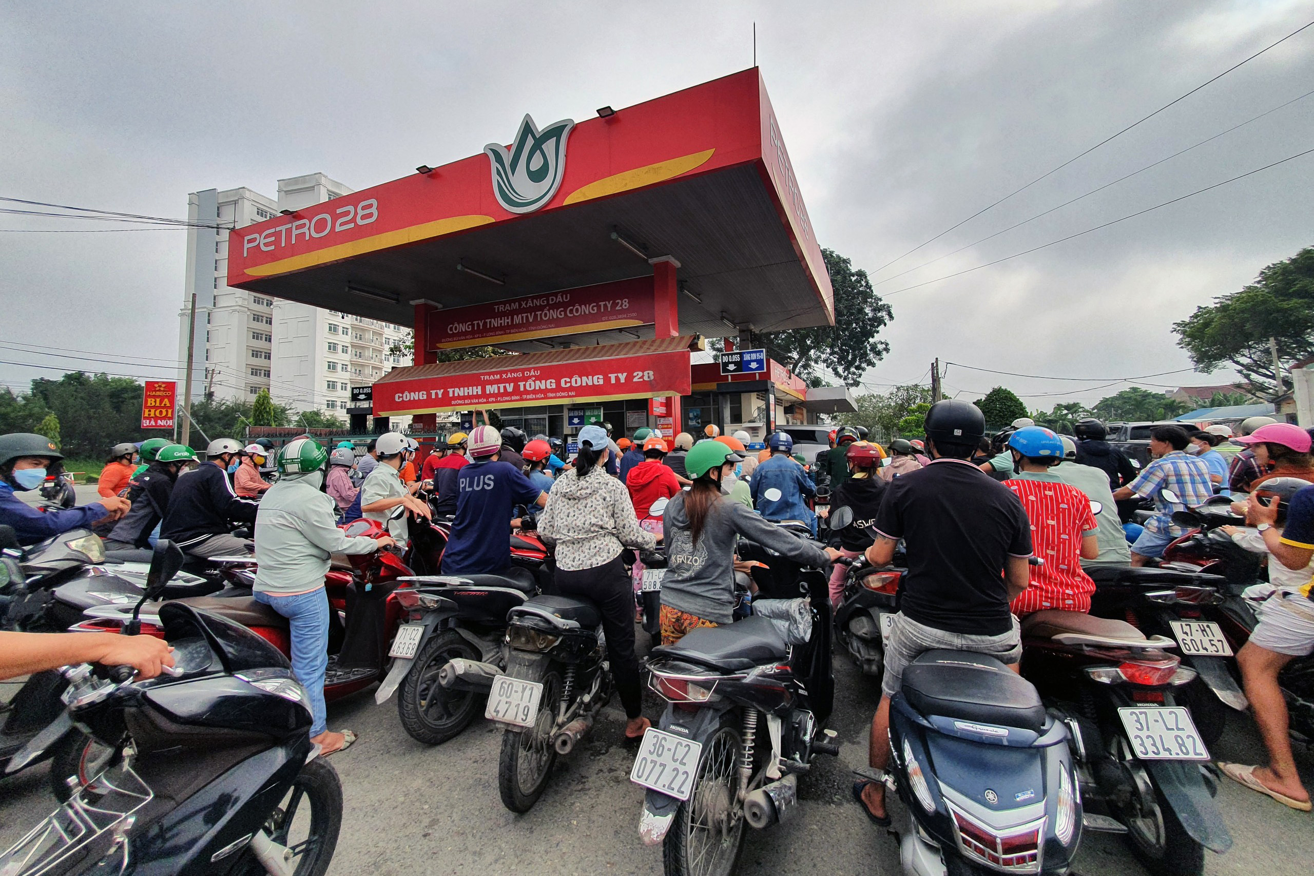 Số cây xăng ở Đồng Nai báo hết hàng tiếp tục tăng cao - Ảnh 1. Số cây xăng ở Đồng Nai báo hết hàng tiếp tục tăng cao - Ảnh 1.