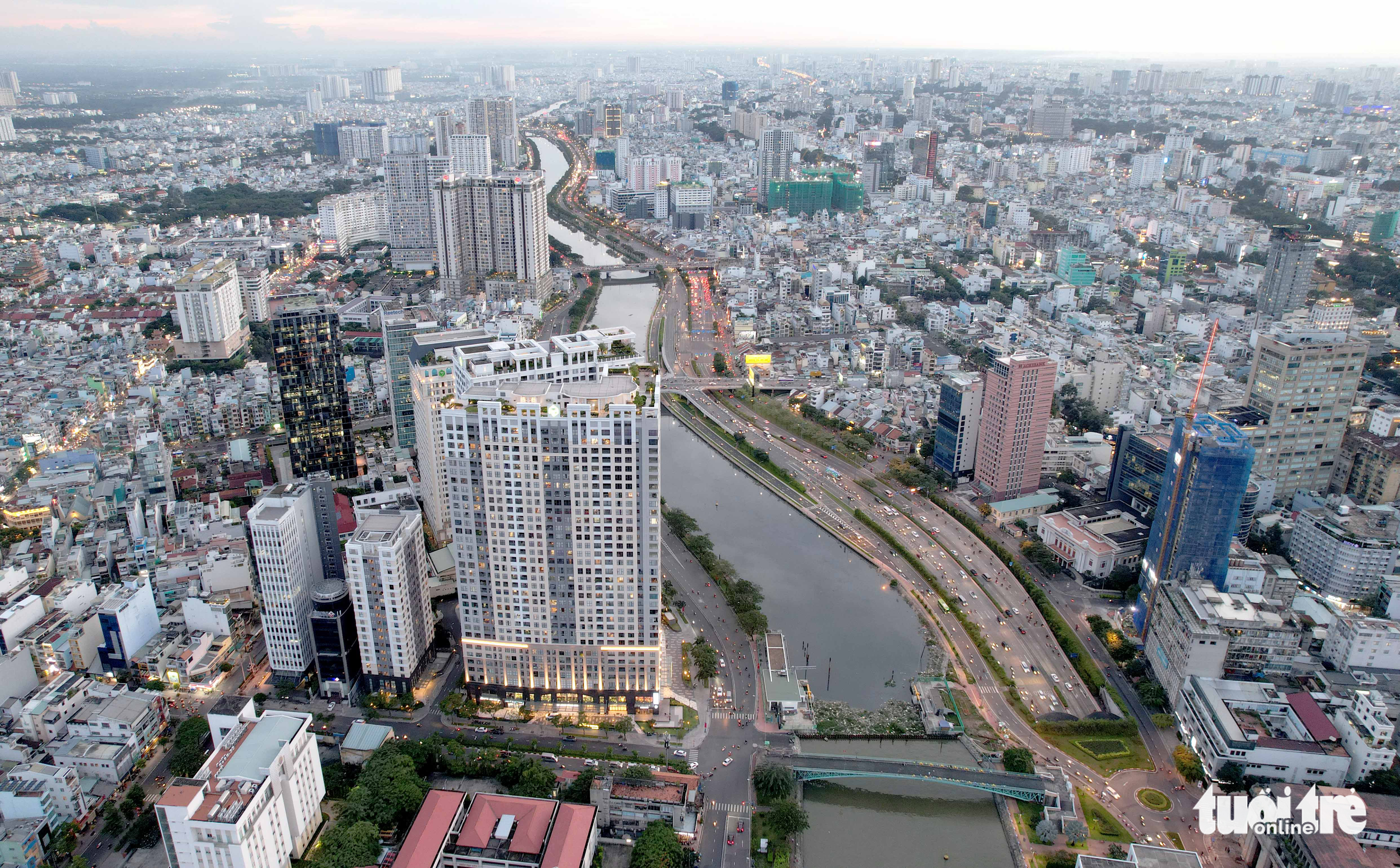 モーニングニュース 10月16日：不動産市場は需給ともに激減、なぜ？  -写真1。