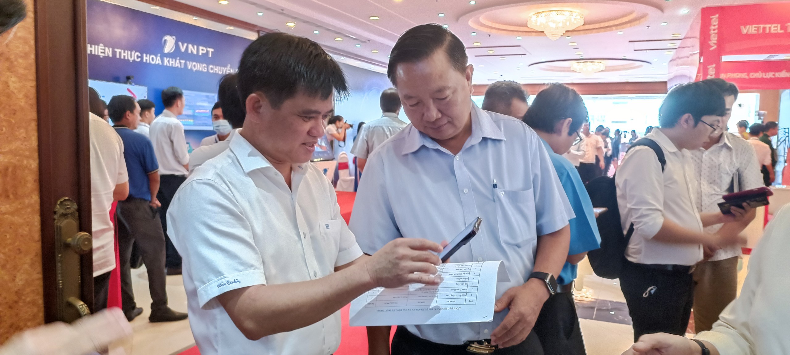 Tây Ninh lần đầu tiên tổ chức hội nghị chuyển đổi số - Ảnh 2.