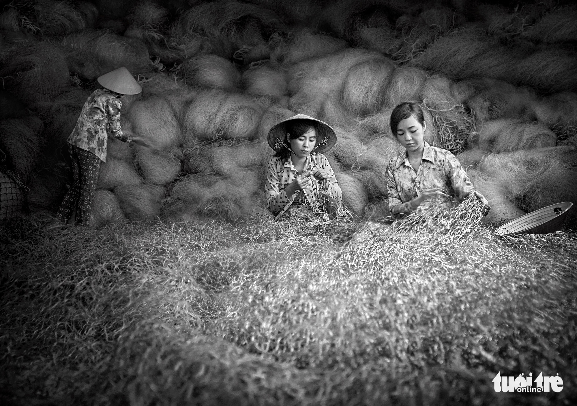 Đi tìm hình bóng phụ nữ Việt Nam qua những bức ảnh - Ảnh 8.