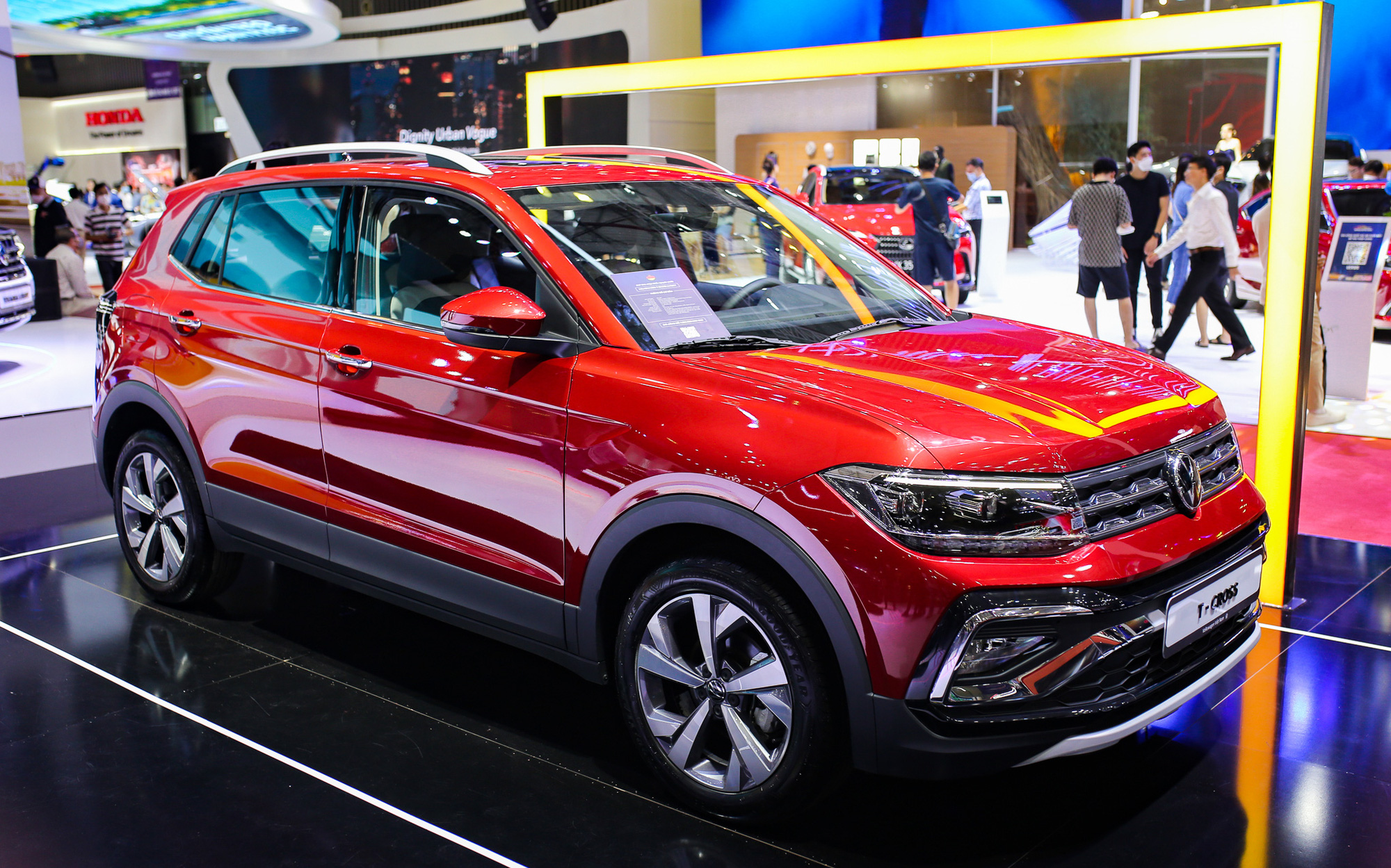 Chi tiết Volkswagen T-Cross - SUV cỡ B giá cỡ D, lên gần 1,3 tỉ đồng tại Việt Nam