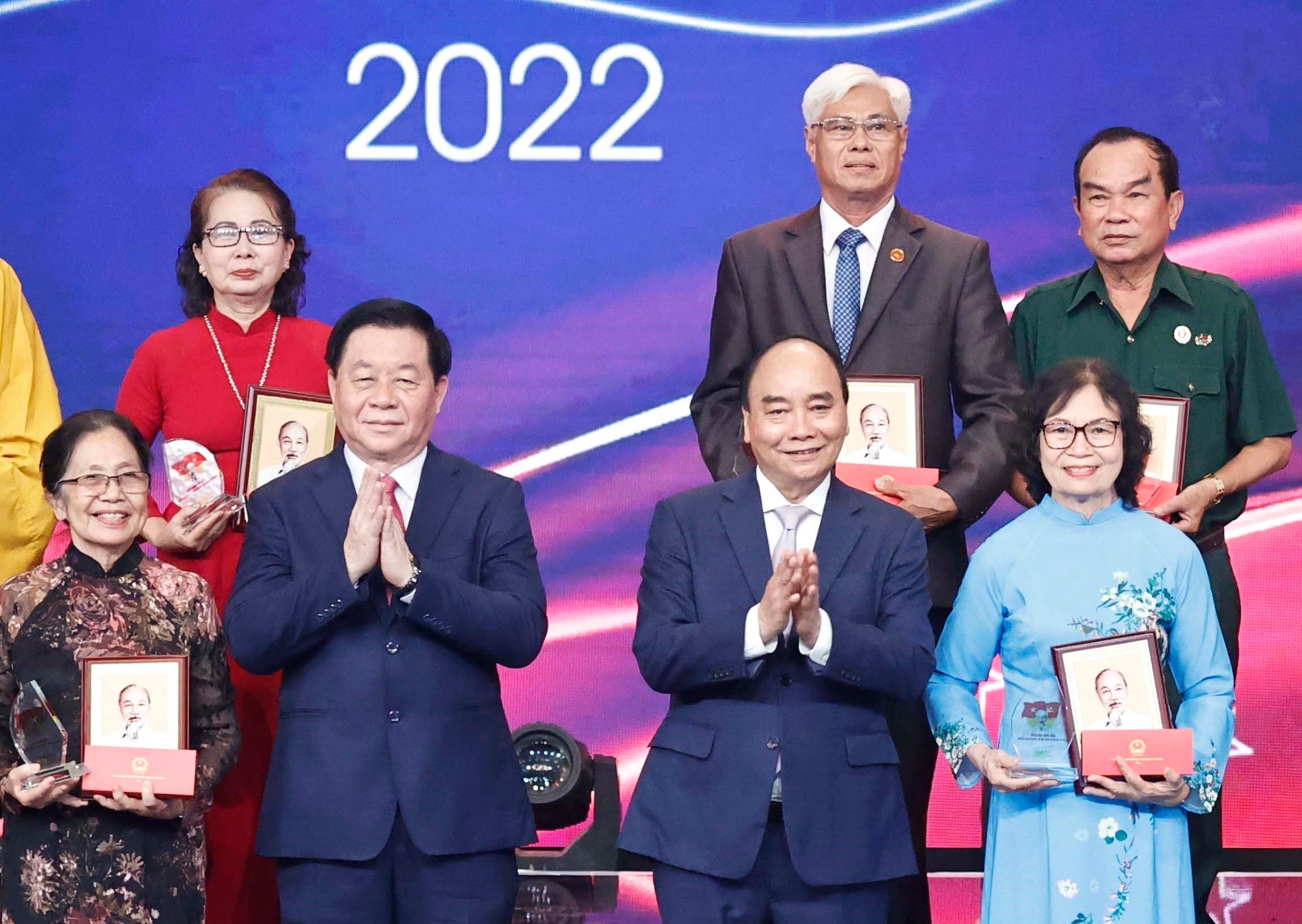 Chủ tịch nước dự chương trình Hồ Chí Minh - Hành trình khát vọng 2022 - Ảnh 1.