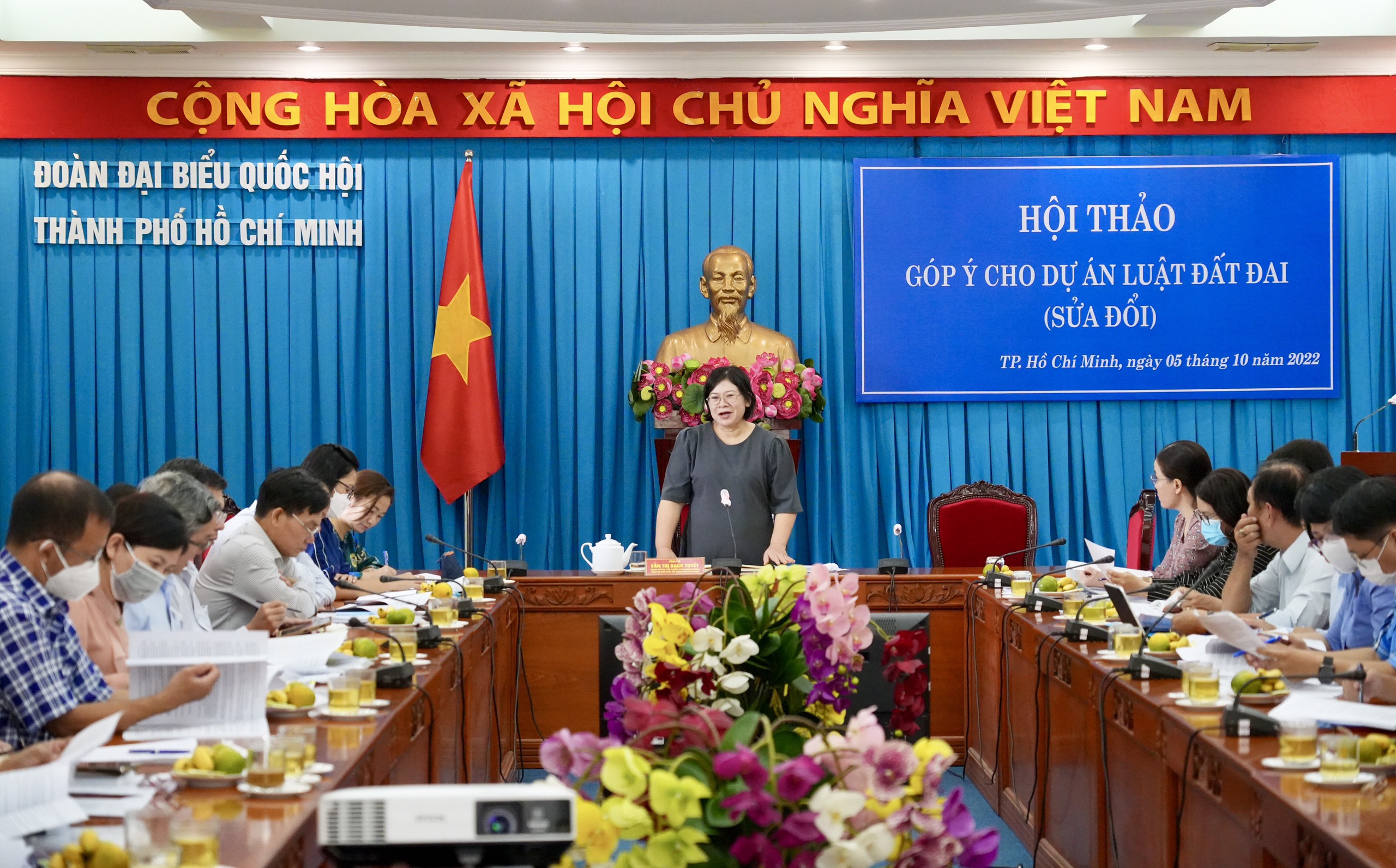 Góp ý Luật đất đai (sửa đổi): Đề nghị có biện pháp xử lý tình trạng bỏ bom dự án nhà ở - Ảnh 1. Góp ý Luật đất đai (sửa đổi): Đề nghị có biện pháp xử lý tình trạng bỏ bom dự án nhà ở - Ảnh 1.