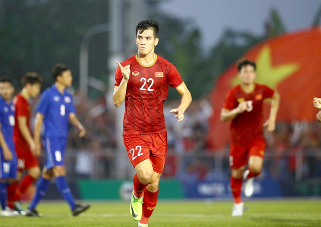 Singapore muốn đá AFF Cup 2022 ở sân cỏ nhân tạo, Việt Nam yêu cầu đá sân cỏ tự nhiên - Ảnh 1.