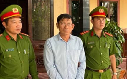 Khởi tố, bắt tạm giam chủ tịch xã ở Cần Thơ- Ảnh 3. Cựu chủ tịch xã bị bắt vì địa chính tố liên quan đến việc chiếm đoạt tiền làm