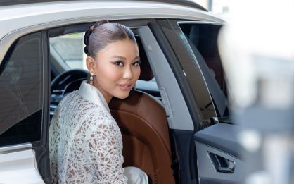 Thạch Thu Thảo diện mốt không nội y "bay" đi thi Miss Earth 2022