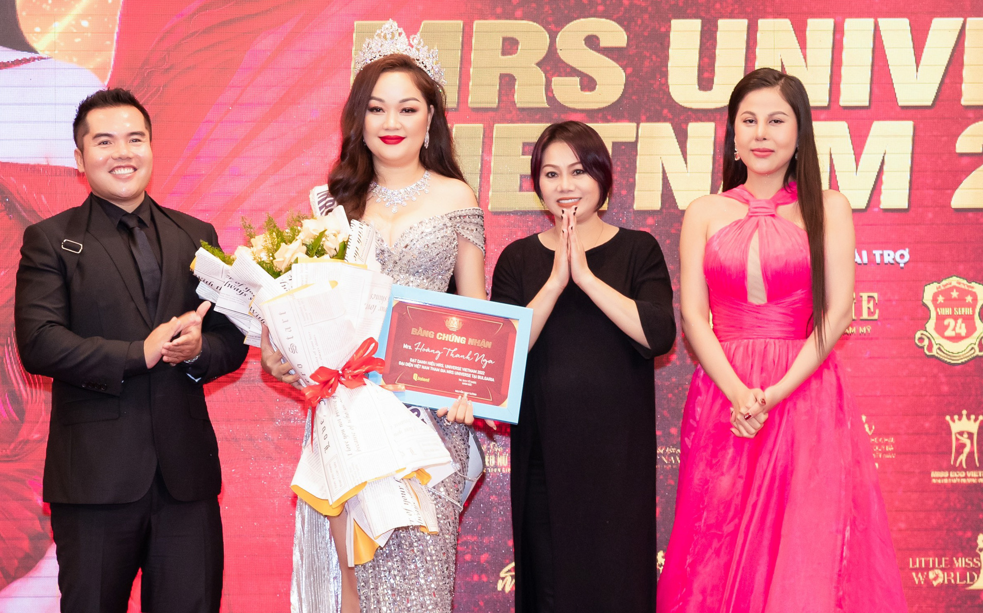 "Bà trùm vương miện" các cuộc thi hoa hậu trong nước đi thi... hoa hậu quốc tế