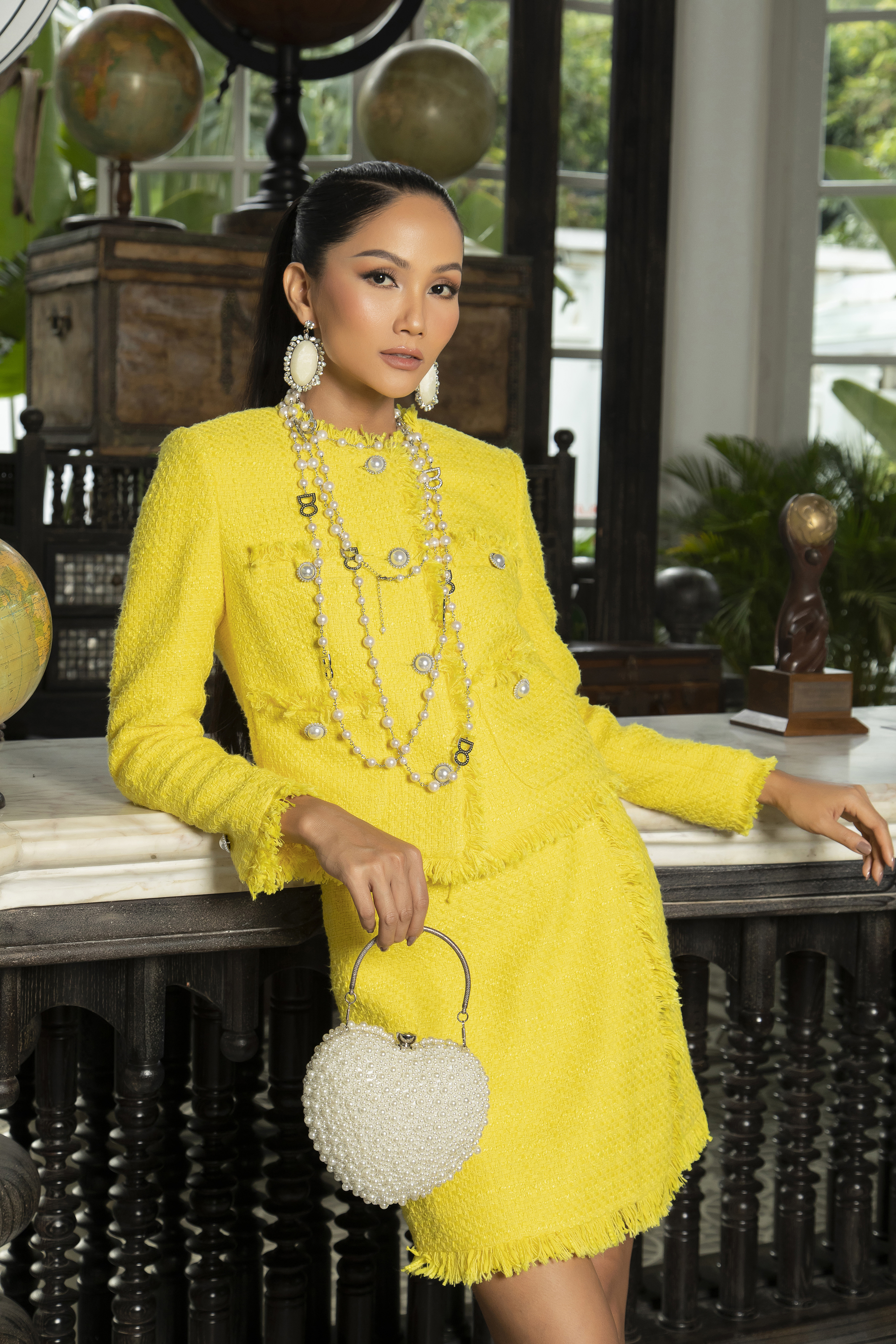 Hoa hậu H’Hen Niê gợi ý xu hướng thời trang mùa đông với vải tweed - Ảnh 11.
