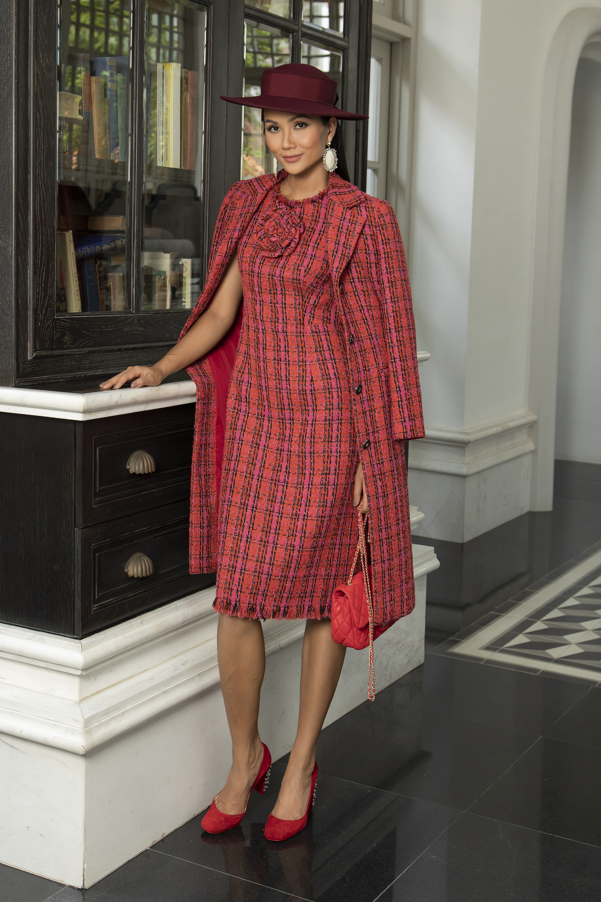 Hoa hậu H’Hen Niê gợi ý xu hướng thời trang mùa đông với vải tweed - Ảnh 3.