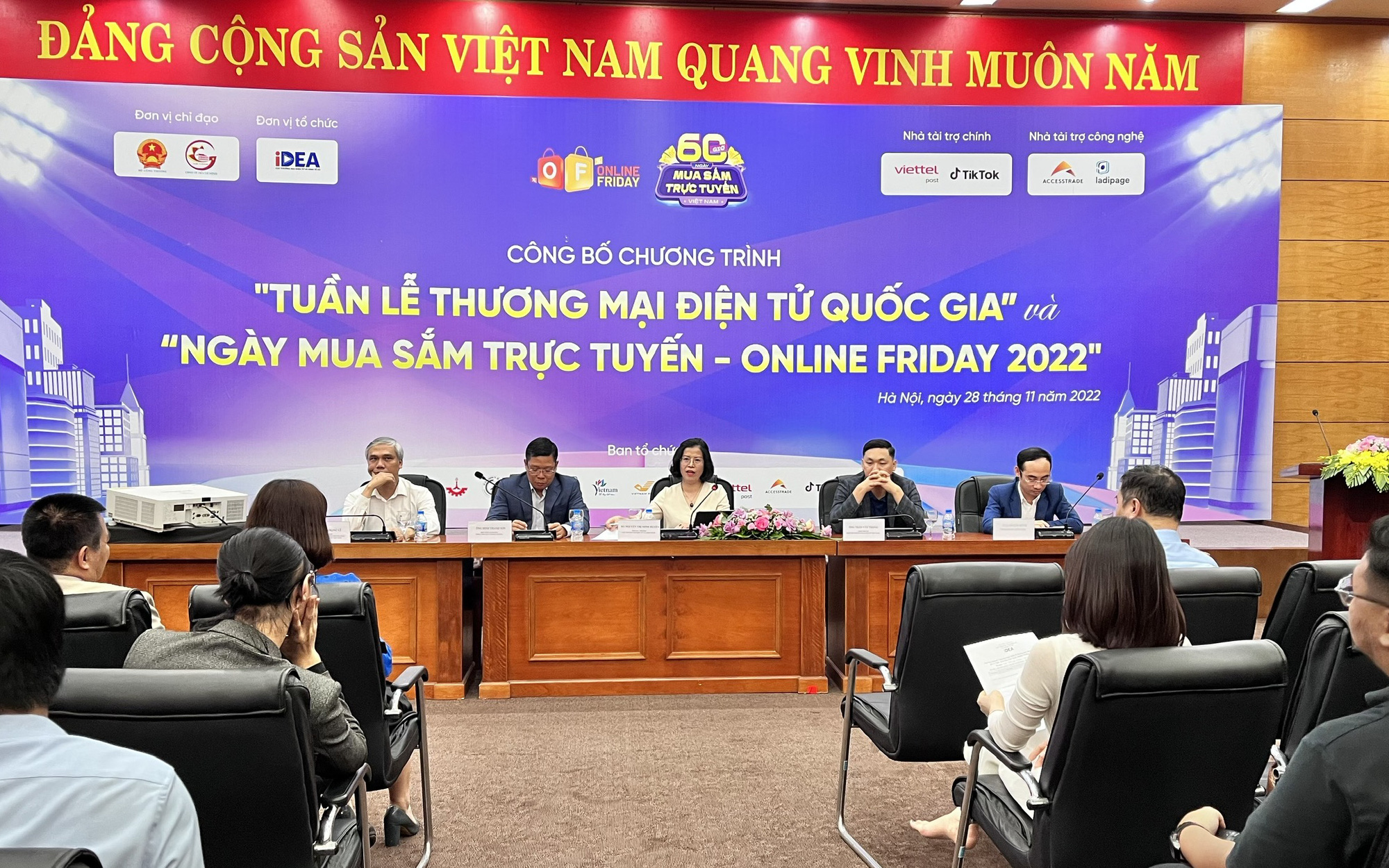 Doanh thu trên TikTok Shop tăng trưởng mạnh, cao gấp 3 lần Lazada- Ảnh 3. Ngày Online Friday 60 giờ livestream trên TikTok khởi đầu sự kiện mua sắm trực tuyến lớn nhất